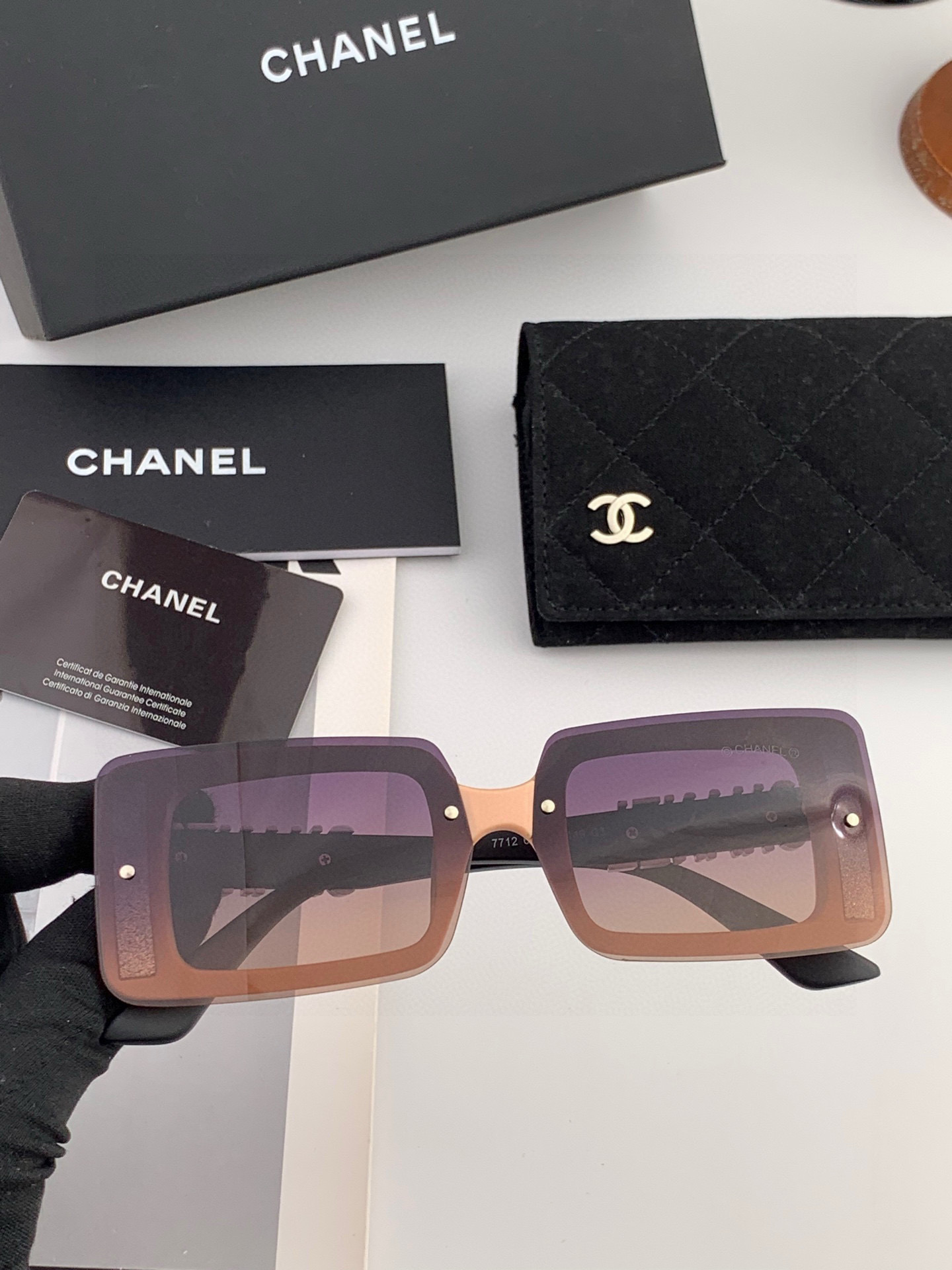 Gucci 。 高品质男女款墨镜 👍 进口宝丽来偏光镜片 。蛤蟆镜 开车钓鱼都可 。百搭显瘦墨镜韩版男士