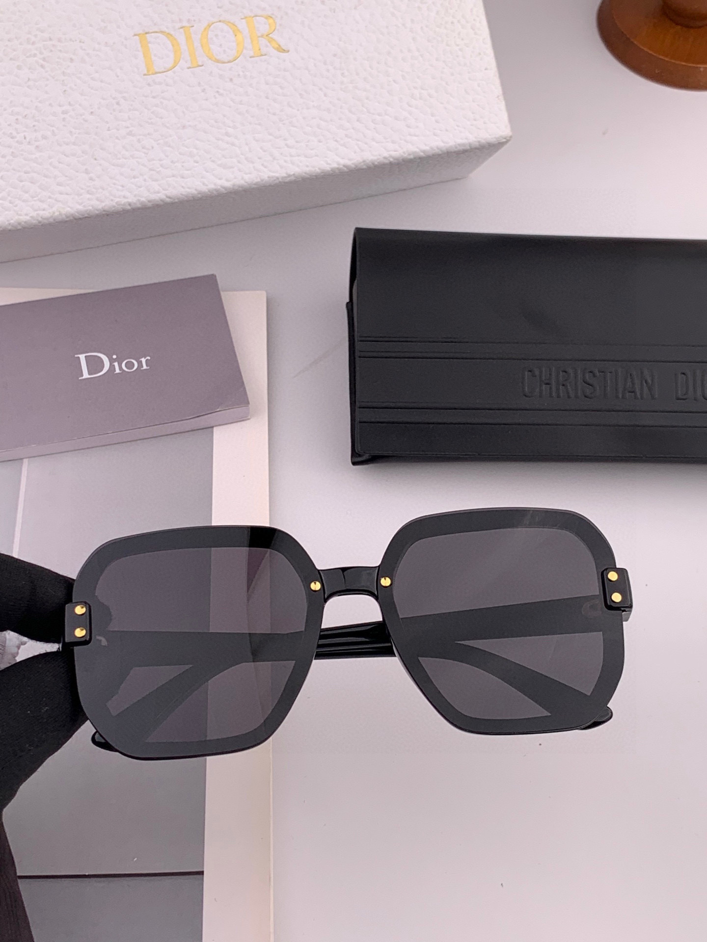 TR版本-偏光【独家大牌太阳镜无滤镜‼实拍上架 Dior官网最新发布新款太阳镜🕶，注意⚠我们是高清镜片，