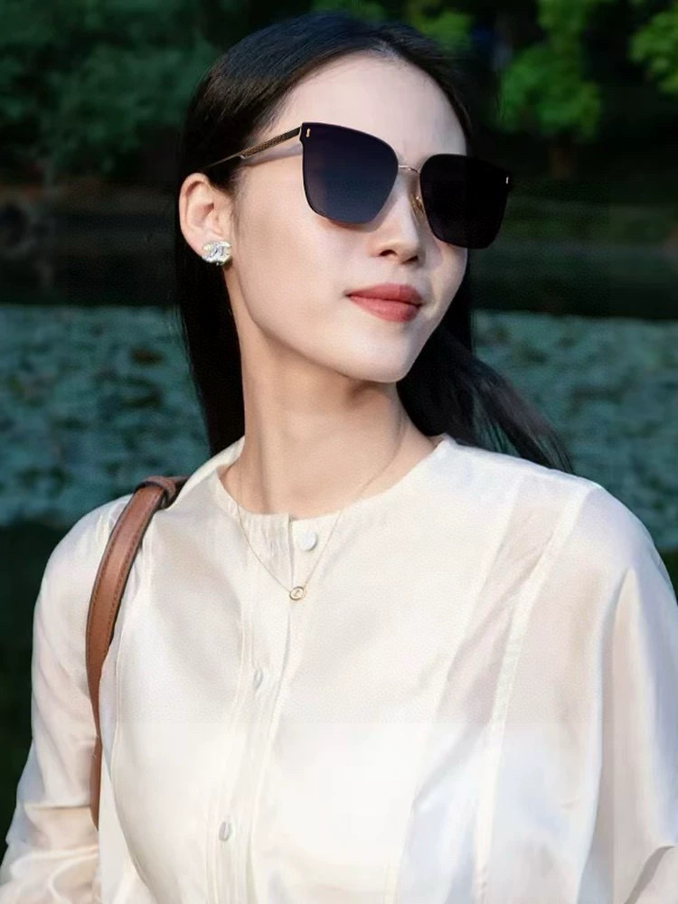 【尼龙偏光系列】DIOR无框太阳镜墨方框设计，不挑脸型，无论搭配大衣还是连衣裙都非常显气质尼龙偏光镜片预