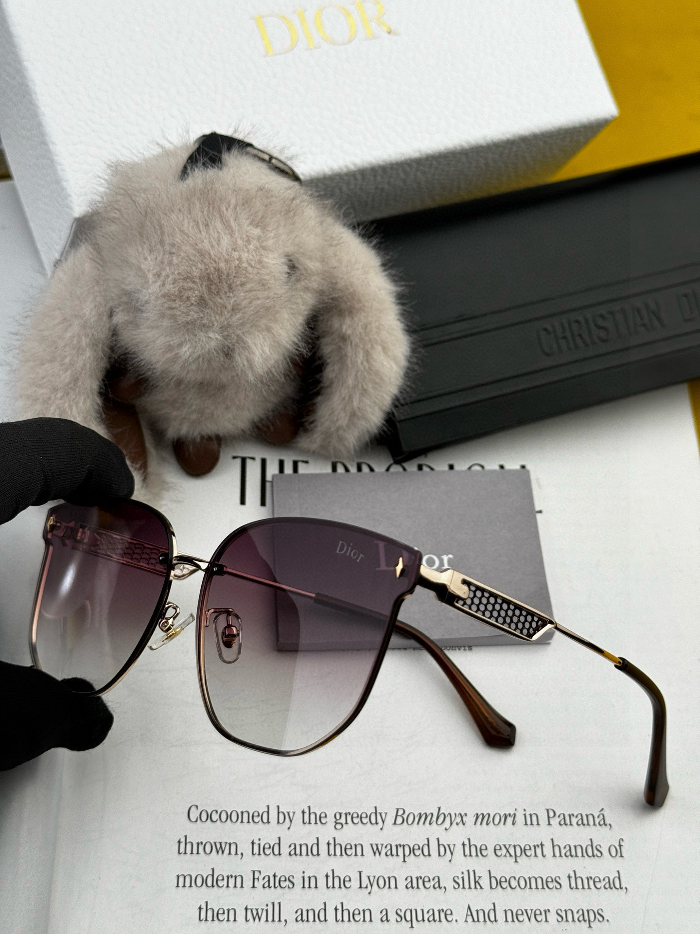 【尼龙偏光系列】DIOR无框太阳镜墨多边形设计，不挑脸型，无论搭配大衣还是连衣裙都非常显气质尼龙偏光镜片