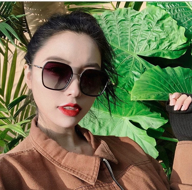 【尼龙偏光系列】GUCCI太阳镜墨圆框设计，不挑脸型，无论搭配大衣还是连衣裙都非常显气质偏光镜片预防紫外