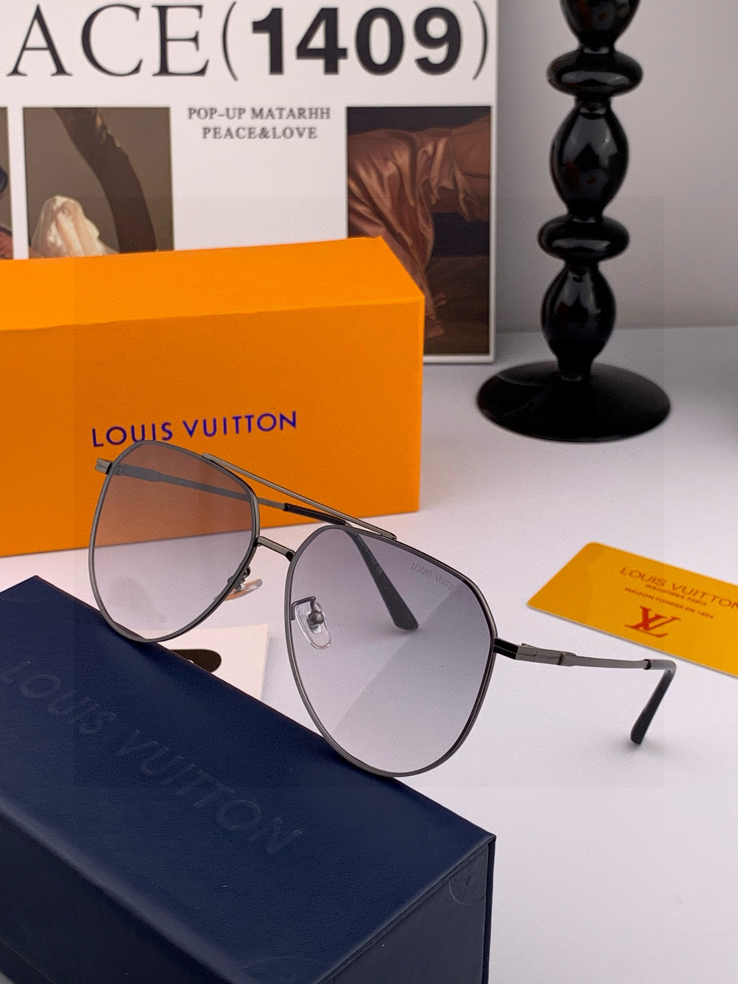 LV 男款炫彩飞行员偏光太阳镜 ❤️材质：高清尼龙加厚卡槽高清偏光镜片 🌹无边框镜架💕颜👍型号：L089