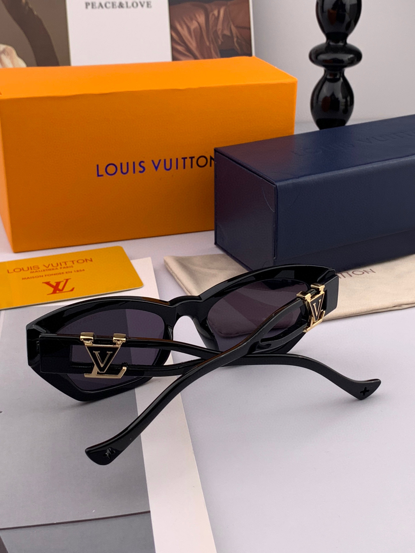 【TR偏光系列】lv大框太阳镜墨镜经典的方框设计，不挑脸型，无论搭配大衣还是连衣裙都非常显气质偏光镜片预