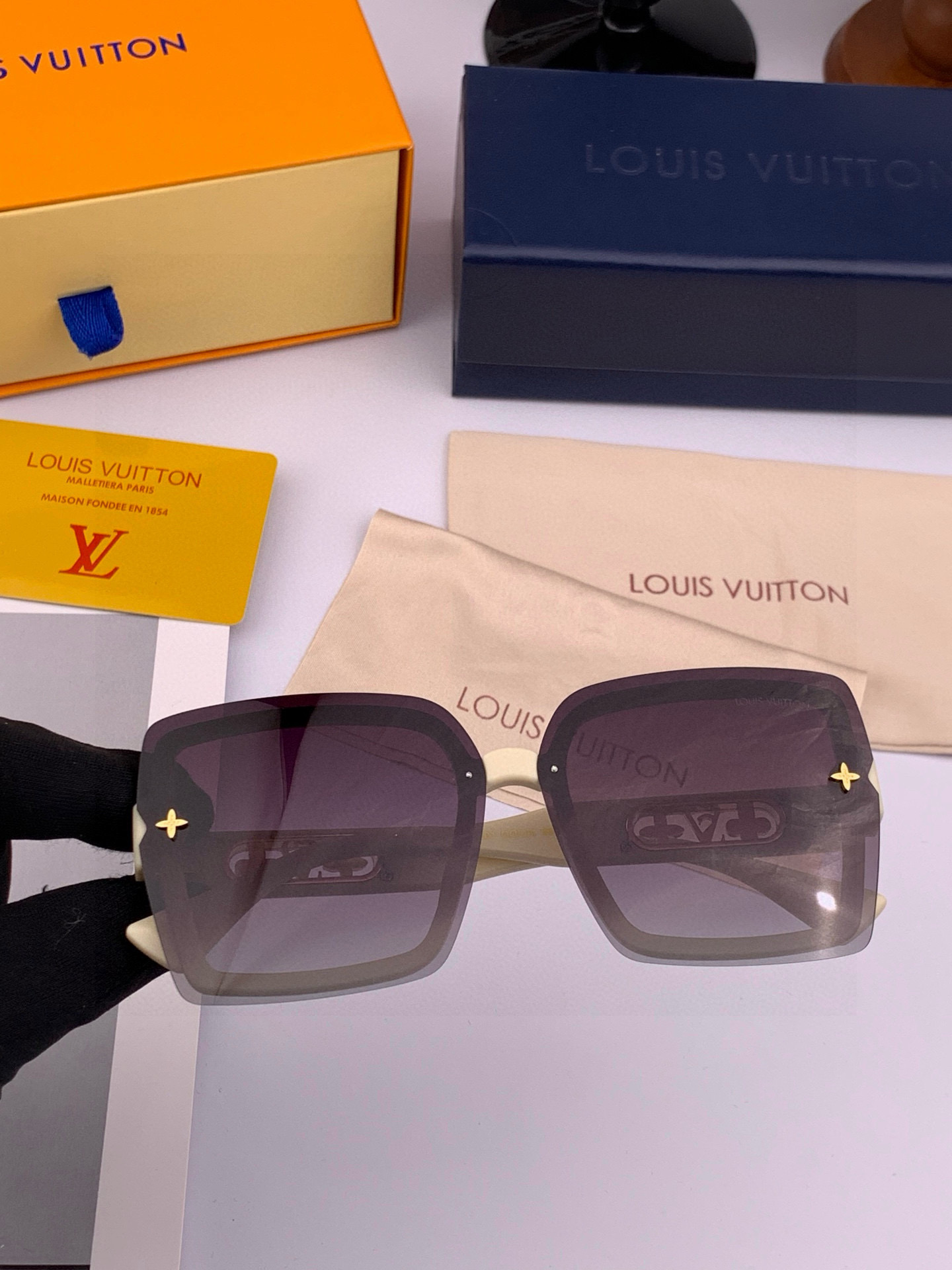 LV 太阳镜潮品官网模特同款 [玫瑰][玫瑰]四叶草🍀精致个性设计简约时尚 高品质值得拥有绝对潮爆整个夏