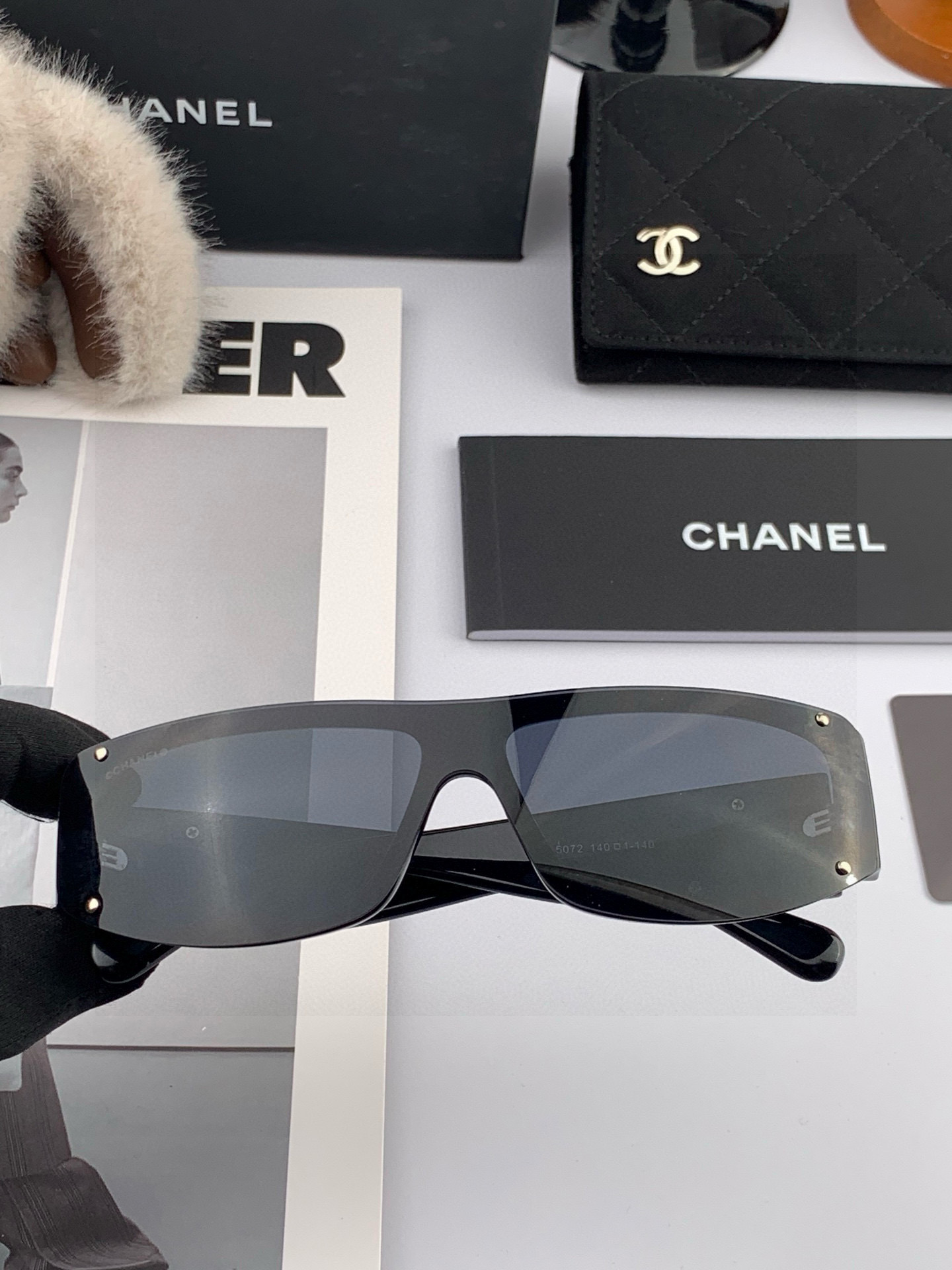 新品CHANEL 香奈儿太阳镜以独特魅力和前卫风格诠释春夏最新眼镜，质感超好佩带舒适 型号：CH2507