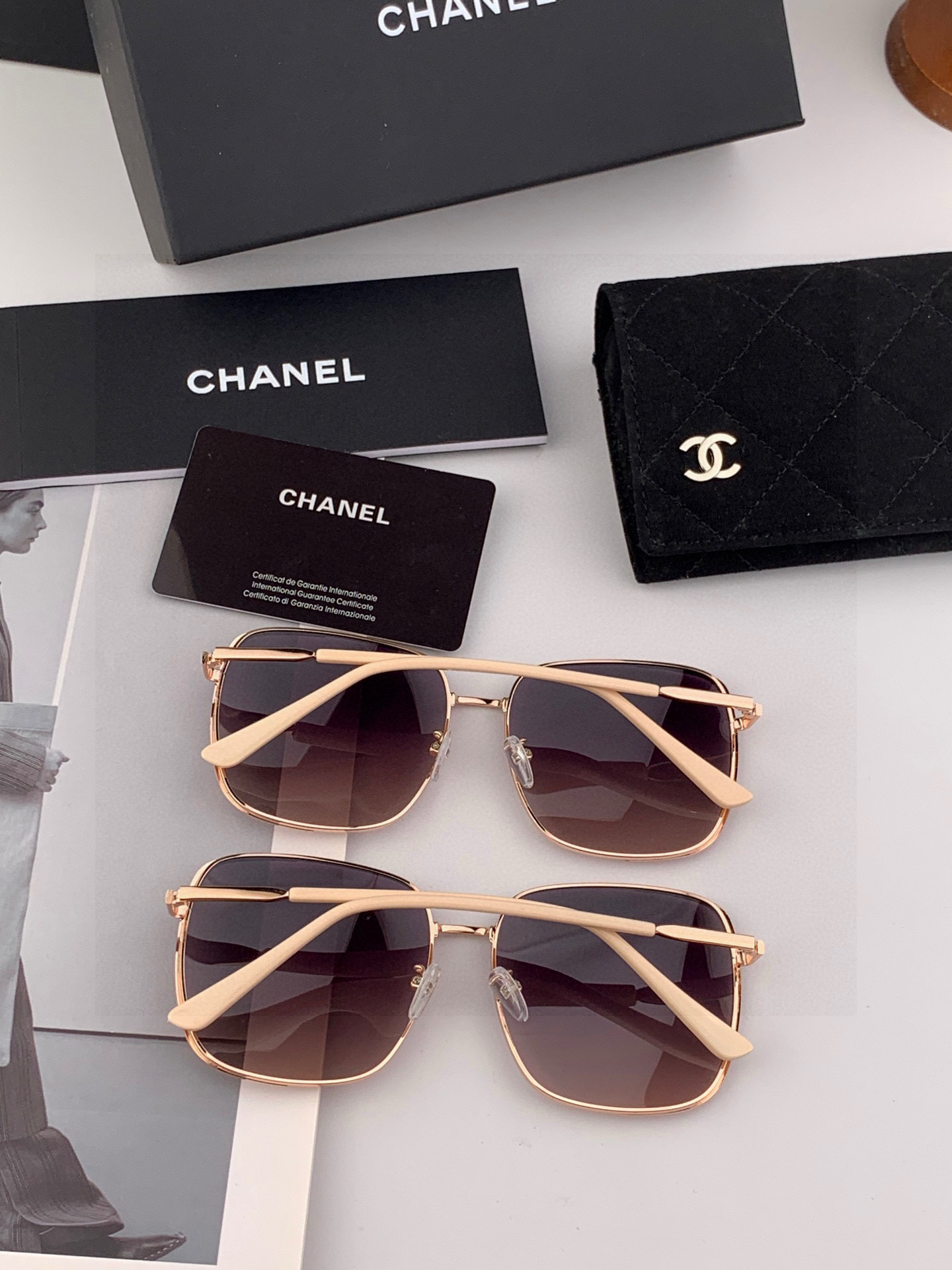 【CHANEL】2025新款 香奈儿 时尚百搭大方框，别致半框设计 大气风格 全新清新配色，街拍气质护目