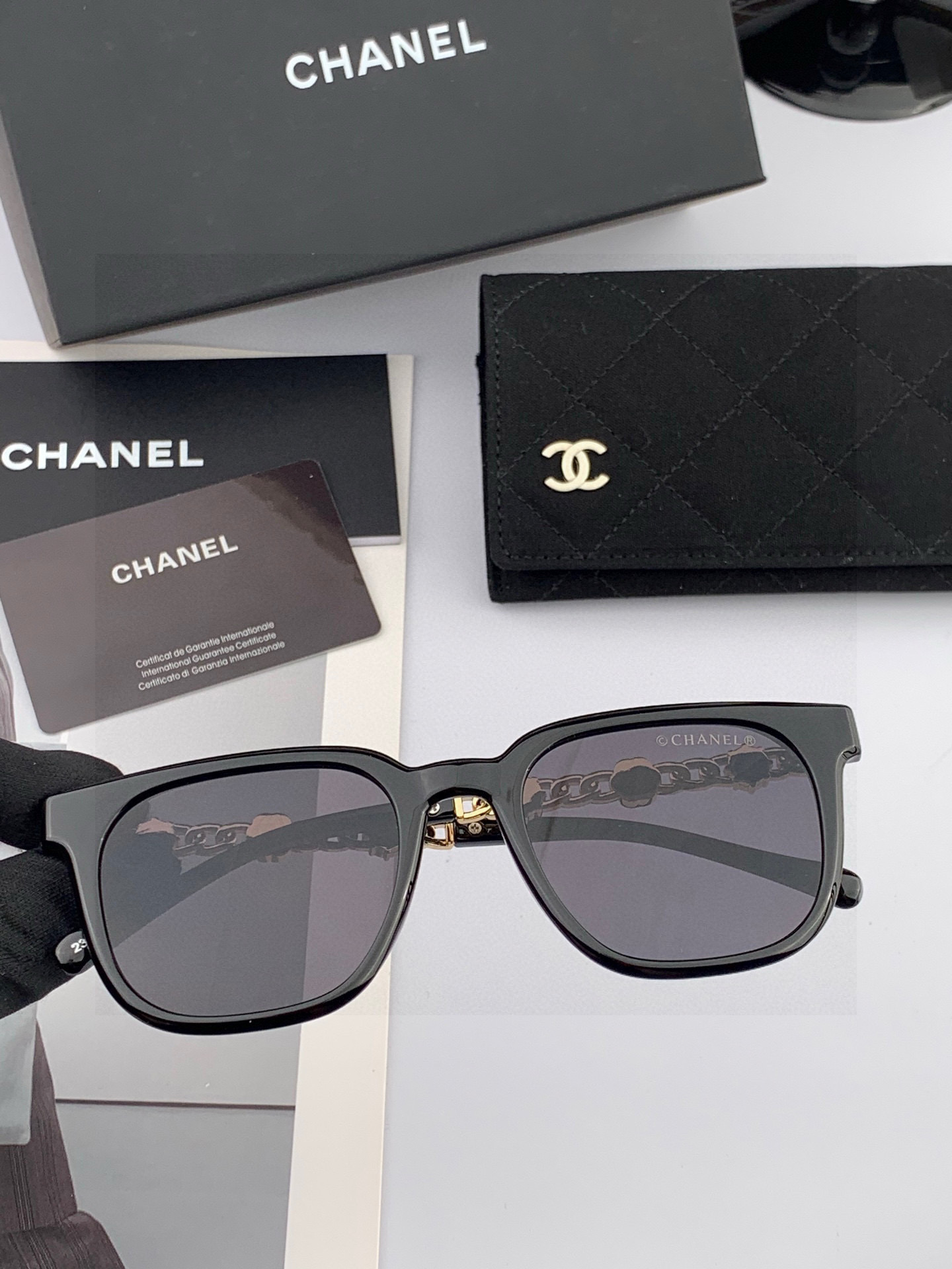 新品CHANEL 香奈儿太阳镜以独特魅力和前卫风格诠释春夏最新眼镜，质感超好佩带舒适 型号：CH5236