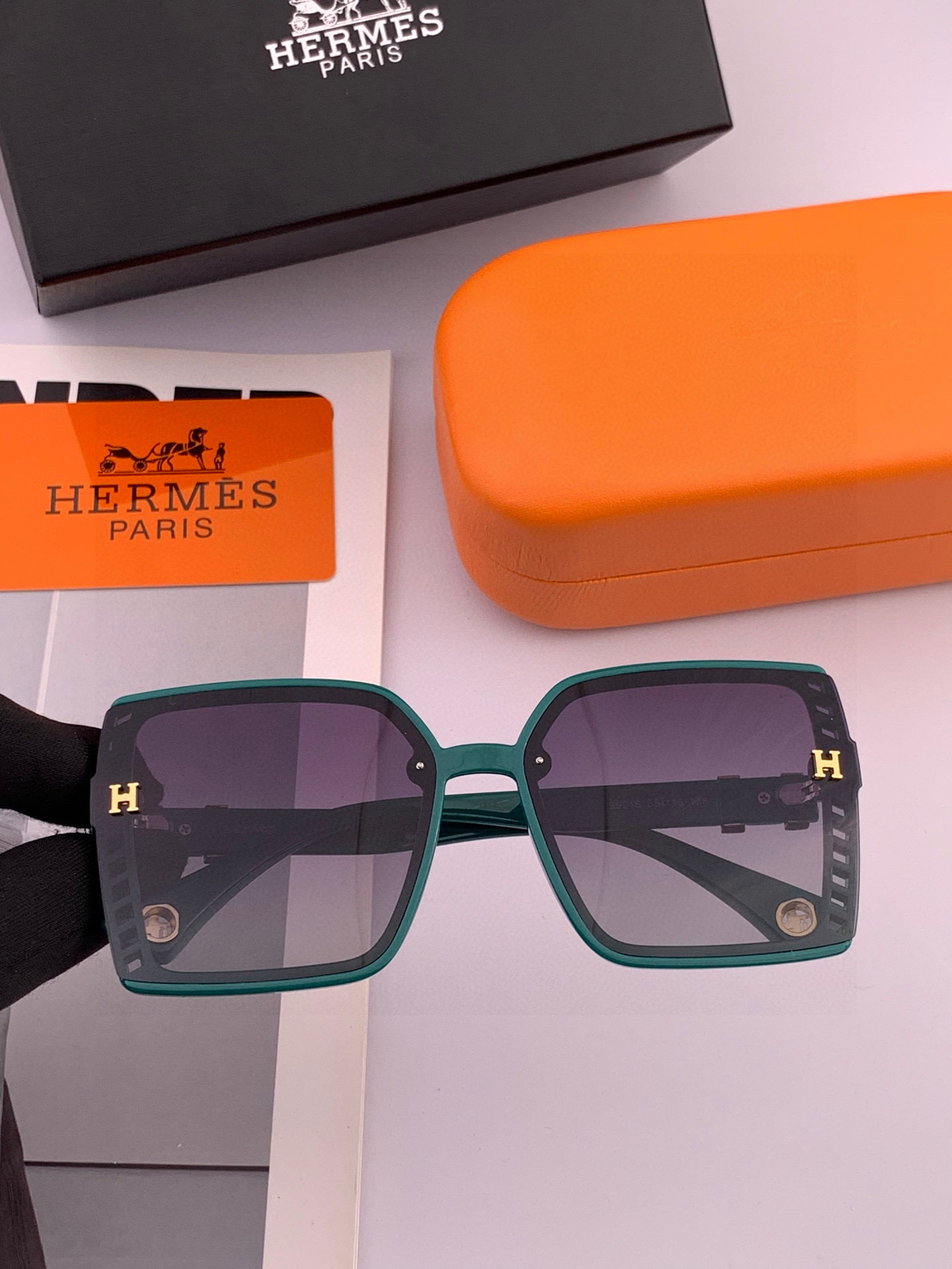 2025新款 爱马仕女士偏光太阳镜🕶️ 宝丽来高清镜片🎉高品质TR-90镜框 时尚百搭！型号：H1992