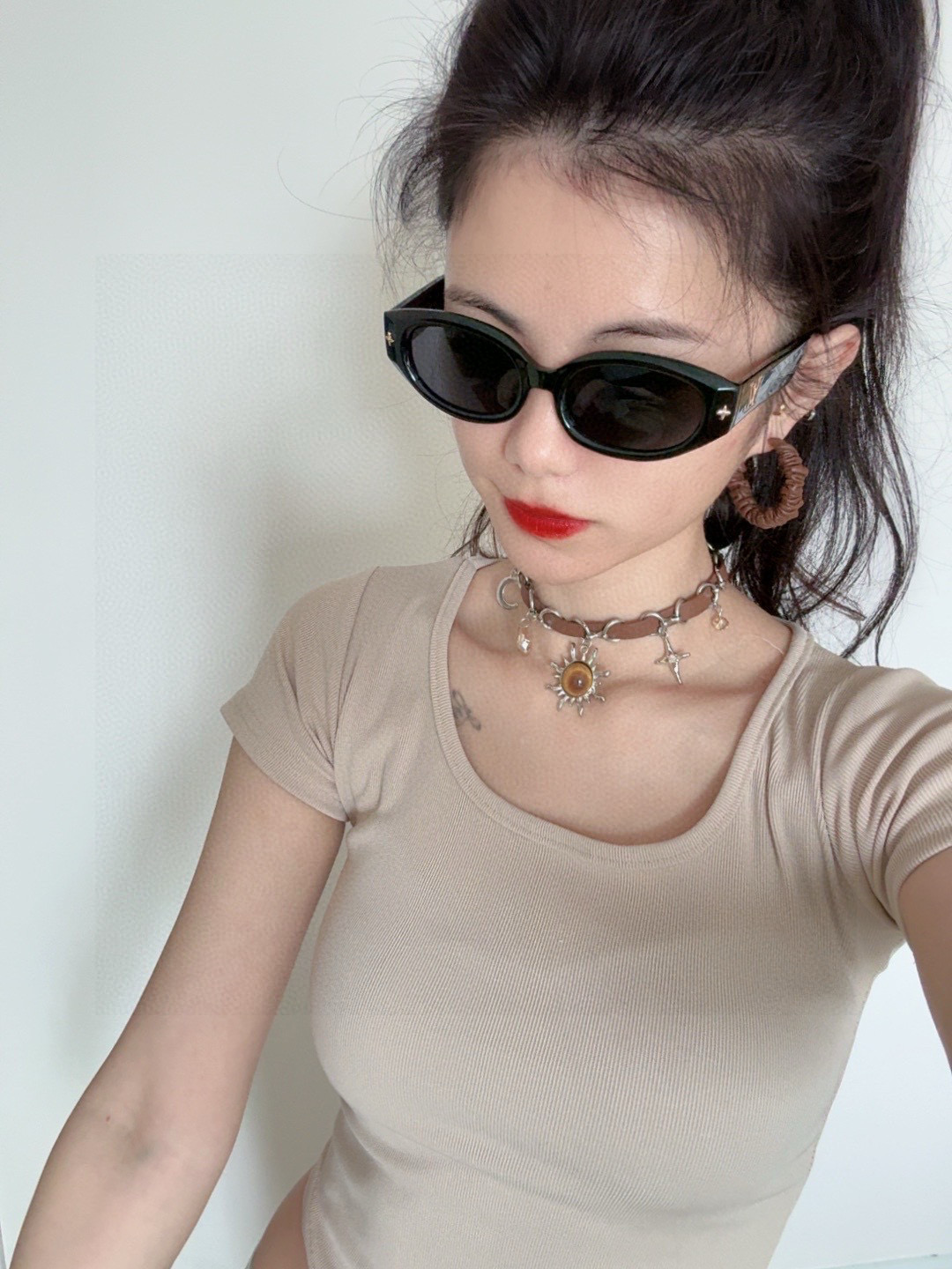 LV 2025新款女士方框太阳眼镜 开车墨镜 新款太阳镜 时尚大方 舒适轻盈 精致奢华 超轻 型号：L1