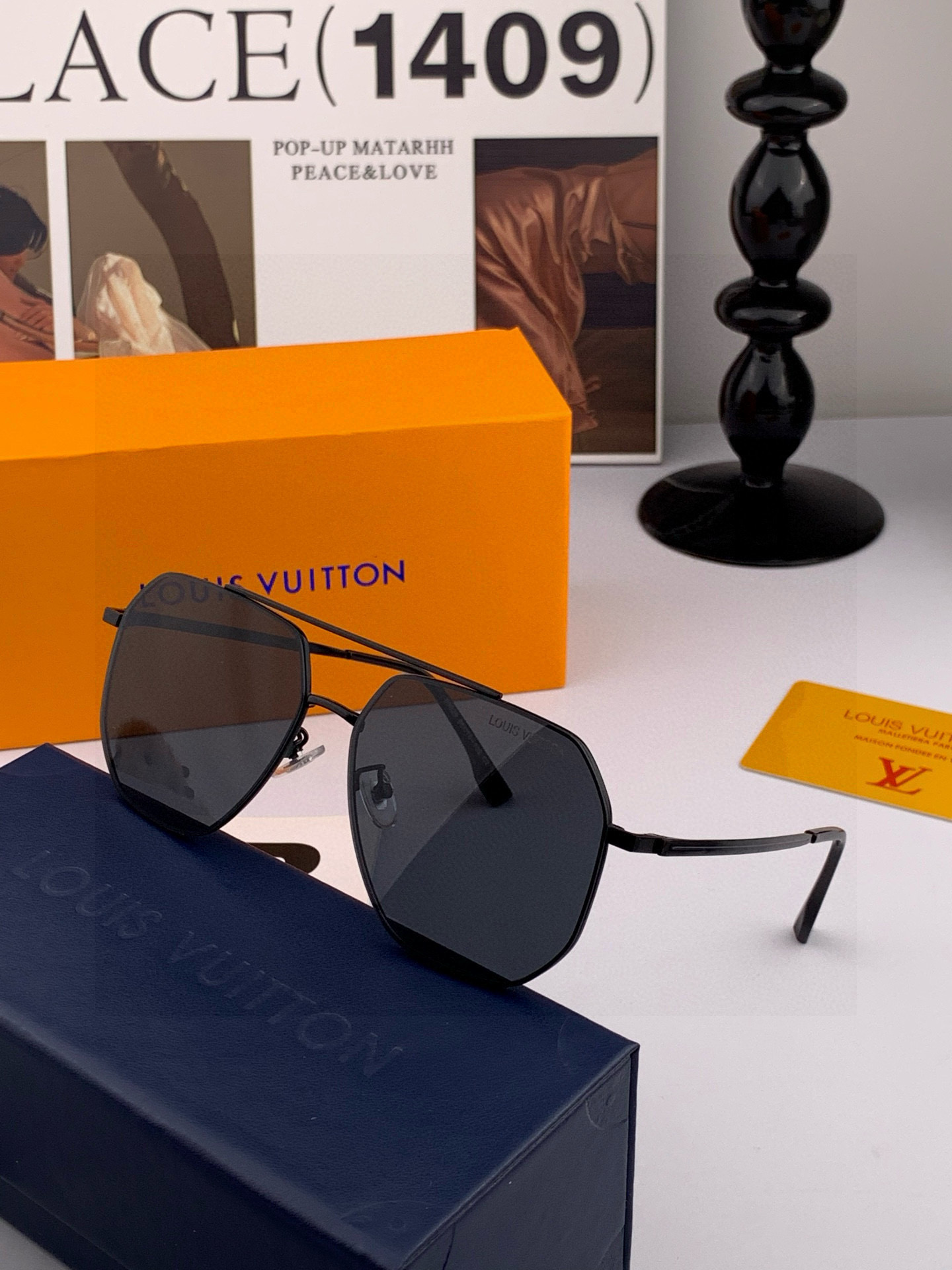 LV 男款炫彩飞行员偏光太阳镜 ❤️材质：高清尼龙加厚卡槽高清偏光镜片 🌹无边框镜架💕颜👍型号：L889