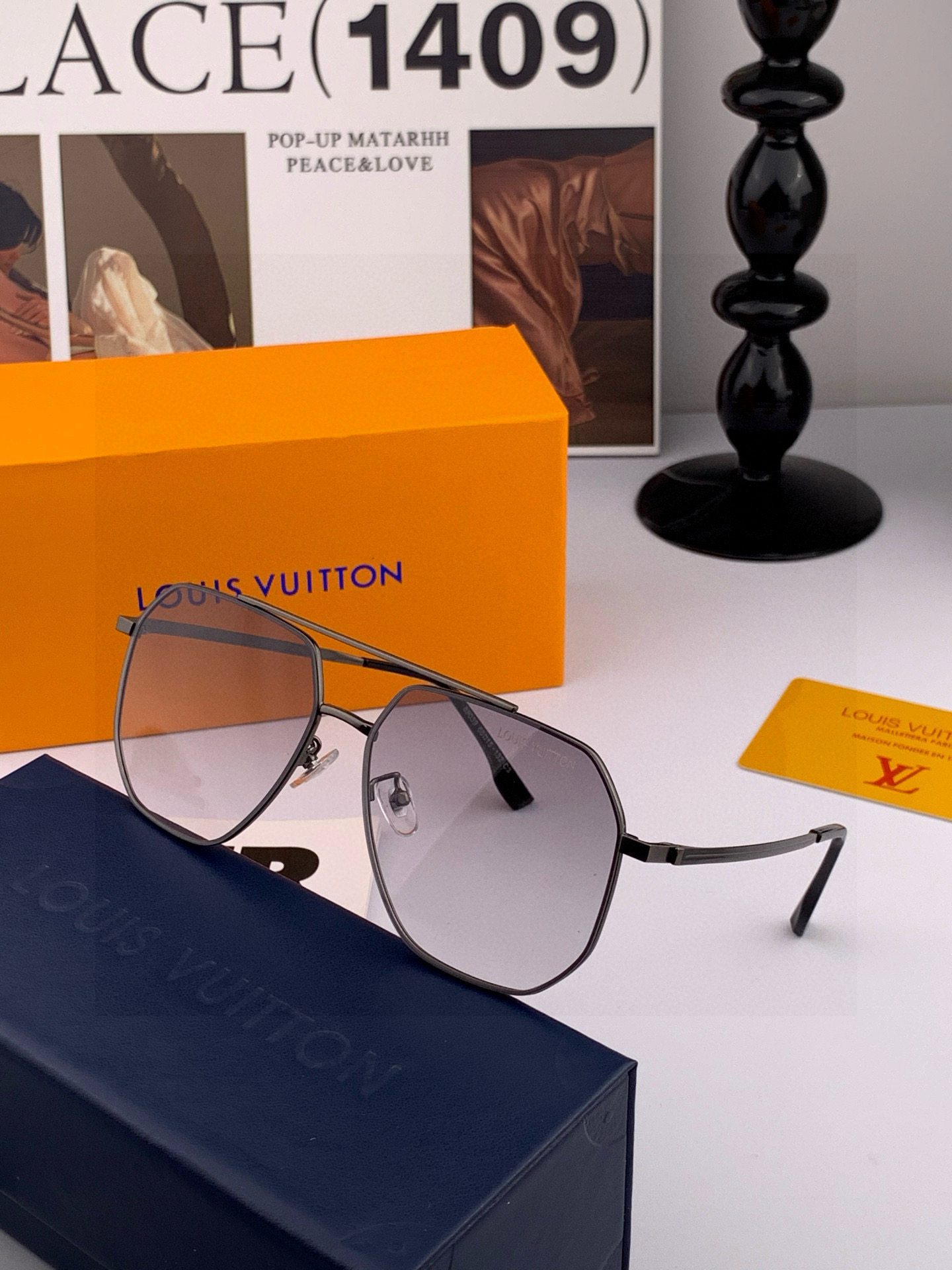 LV 男款炫彩飞行员偏光太阳镜 ❤️材质：高清尼龙加厚卡槽高清偏光镜片 🌹无边框镜架💕颜👍型号：L889