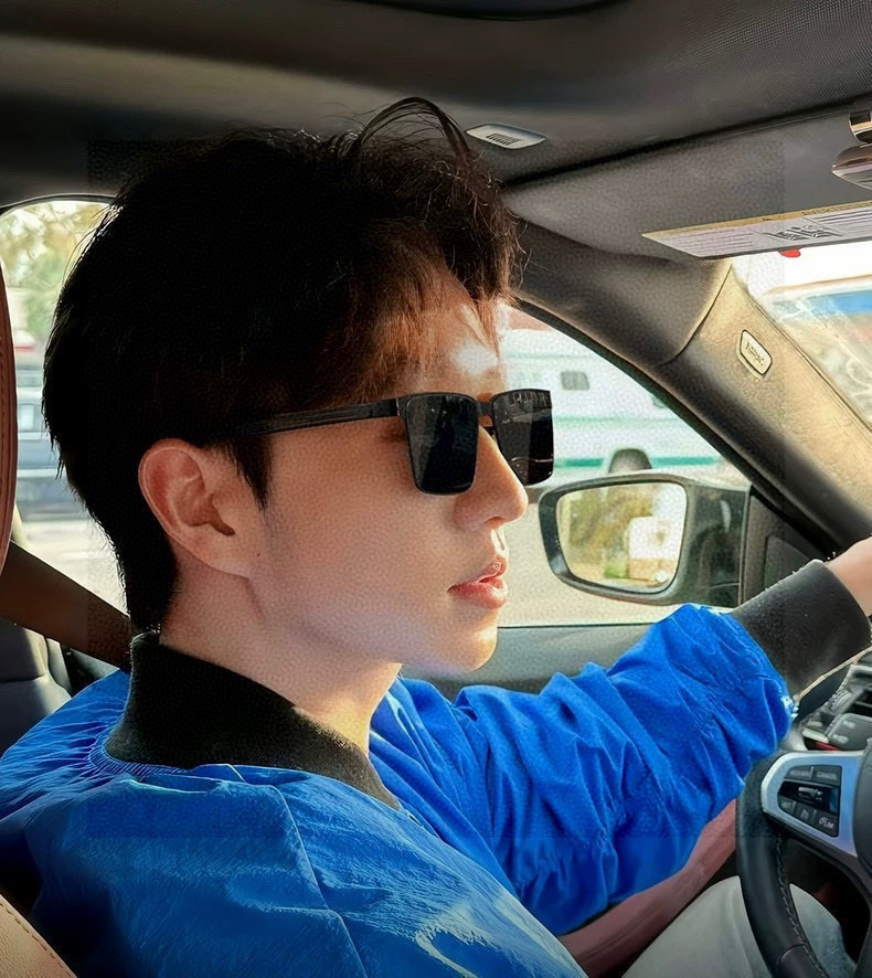 GUCC* 2025 新款男女情侣款太阳iP电镀永不褪色 卖点：超轻超有弹性整幅眼镜无螺丝重要的是压不坏