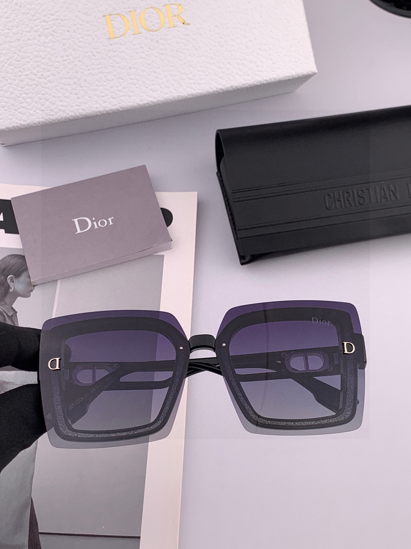 Dior2025新款偏光太阳镜 款式多 。经典的方框设计，不挑脸型，无论搭配大衣还是连衣裙都非常显气质 