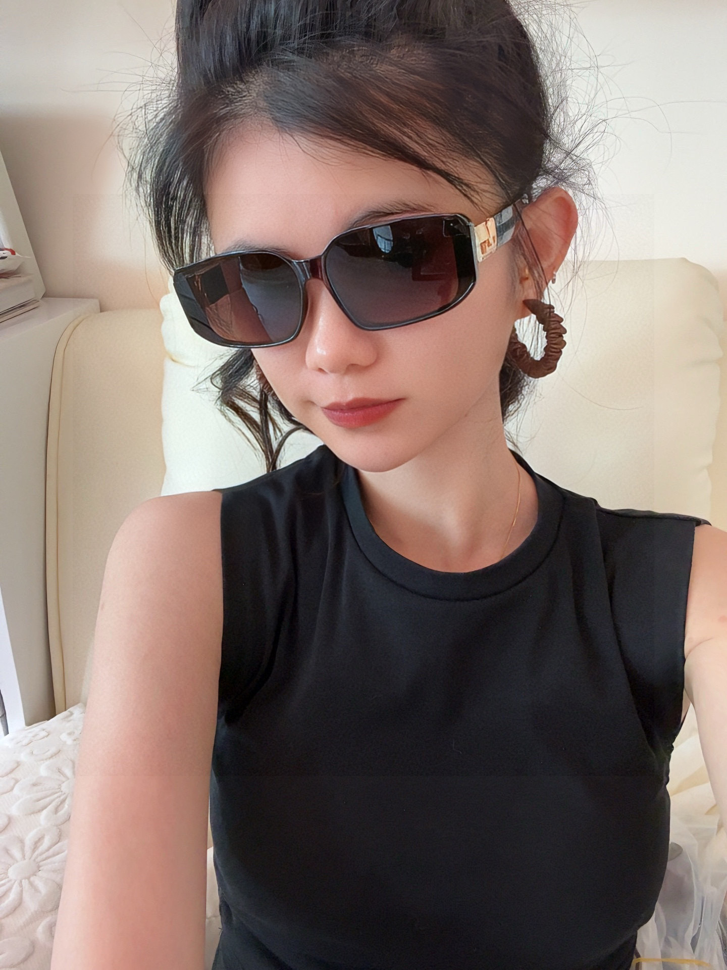 LV 2025年开春新款 潮流爆款 时尚方框太阳镜 高品质 佩戴舒适 网红潮款墨镜 型号L7132