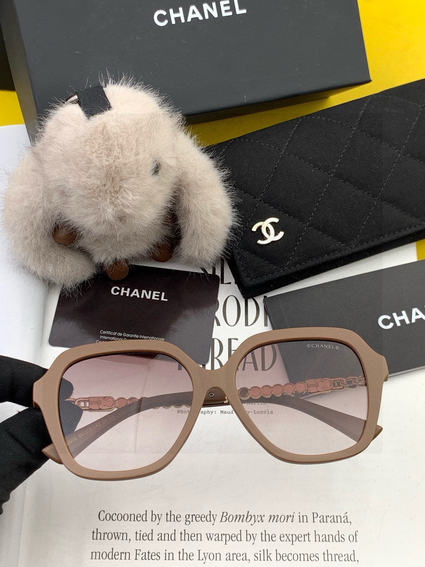 新品CHANEL 香奈儿太阳镜以独特魅力和前卫风格诠释春夏最新眼镜，质感超好佩带舒适 型号：CH6305