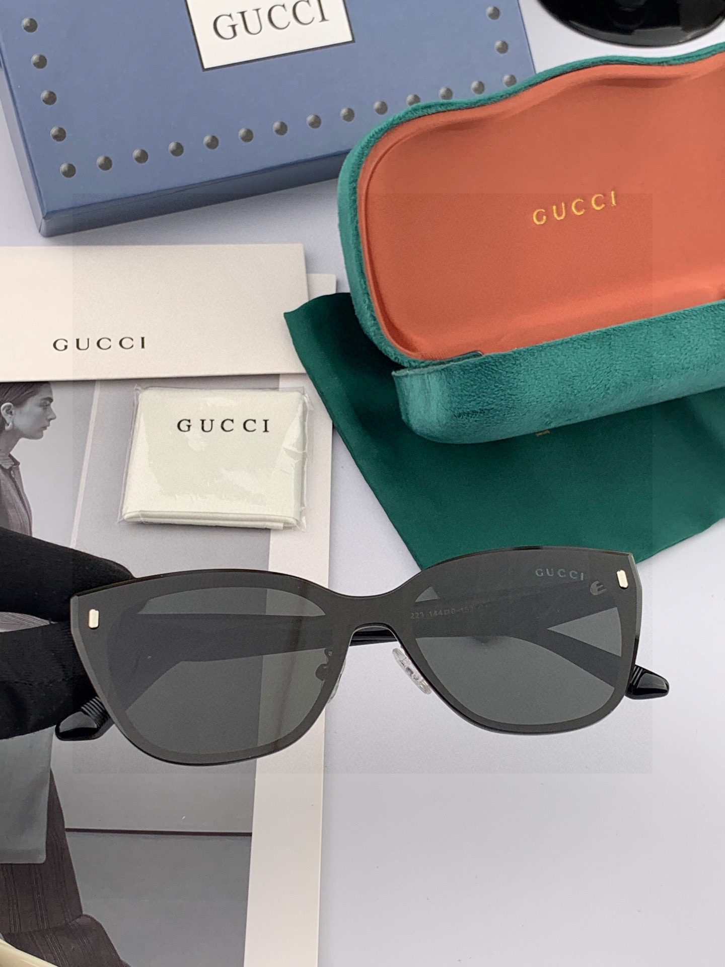 GUCCI 新款连体尼龙偏光太眼镜，情侣款时尚方框太阳镜佩戴舒适网红潮流款墨镜，大气女人范儿，大脸小脸都