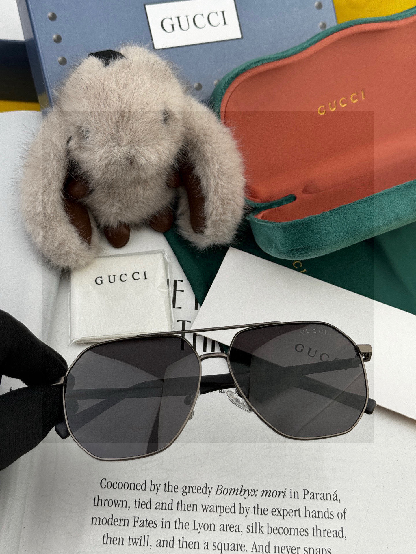 Gucci 。 高品质男女款墨镜 👍 进口宝丽来偏光镜片 。蛤蟆镜 开车钓鱼都可 。百搭显瘦墨镜韩版男士