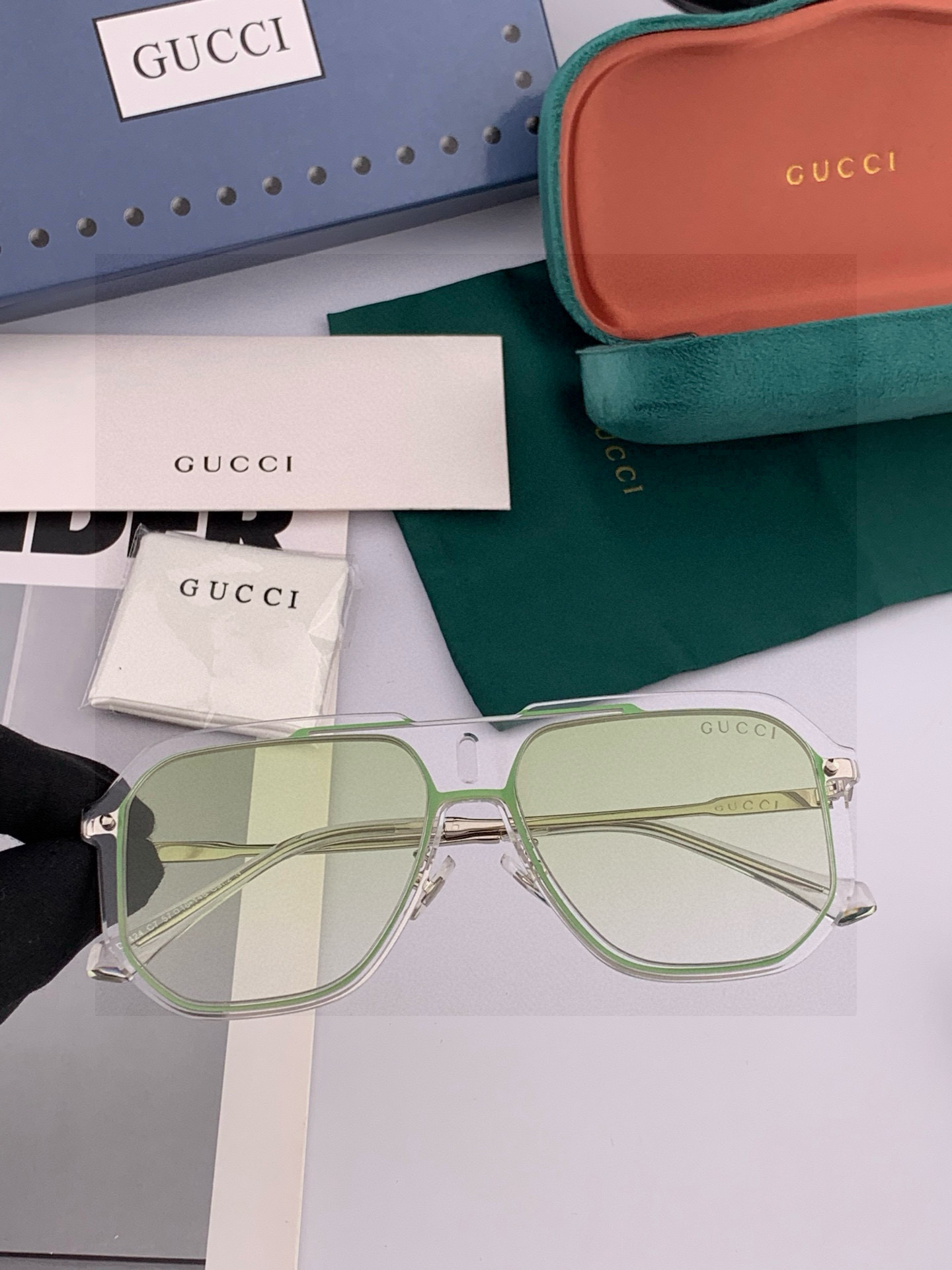 GUCC* 2025 新款男女情侣款太阳iP电镀永不褪色 卖点：超轻超有弹性整幅眼镜片：高清尼龙偏光镜片