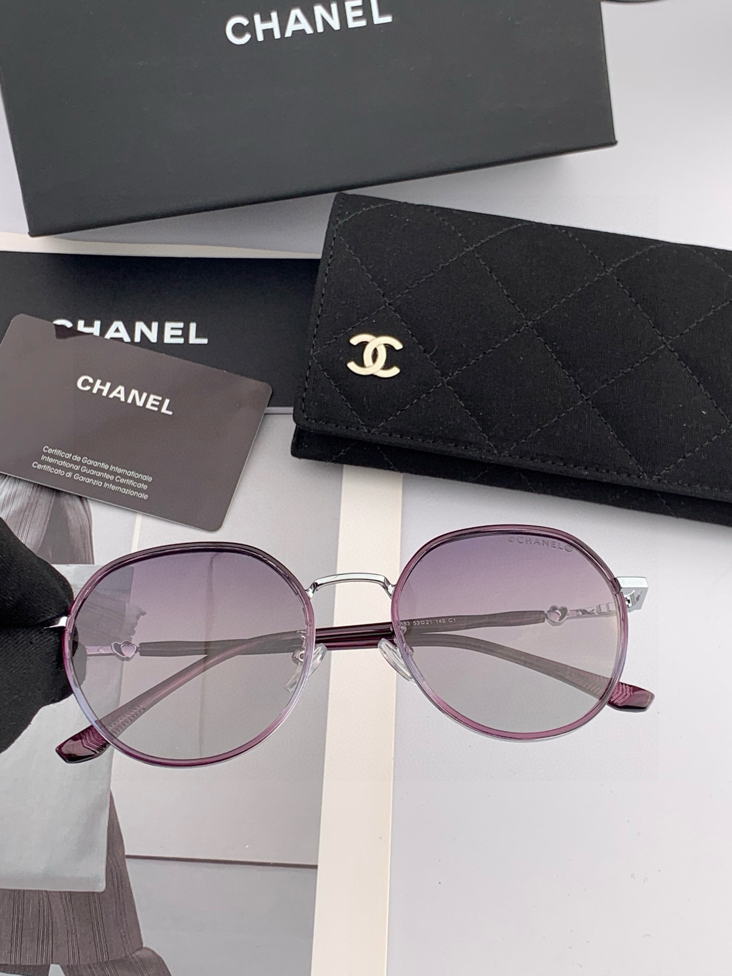 香奈儿 2025开春新款太阳镜 各路网红纷纷带起气场满分‼️ 俏皮甜美.上脸效果更佳.金属质感超好 型号