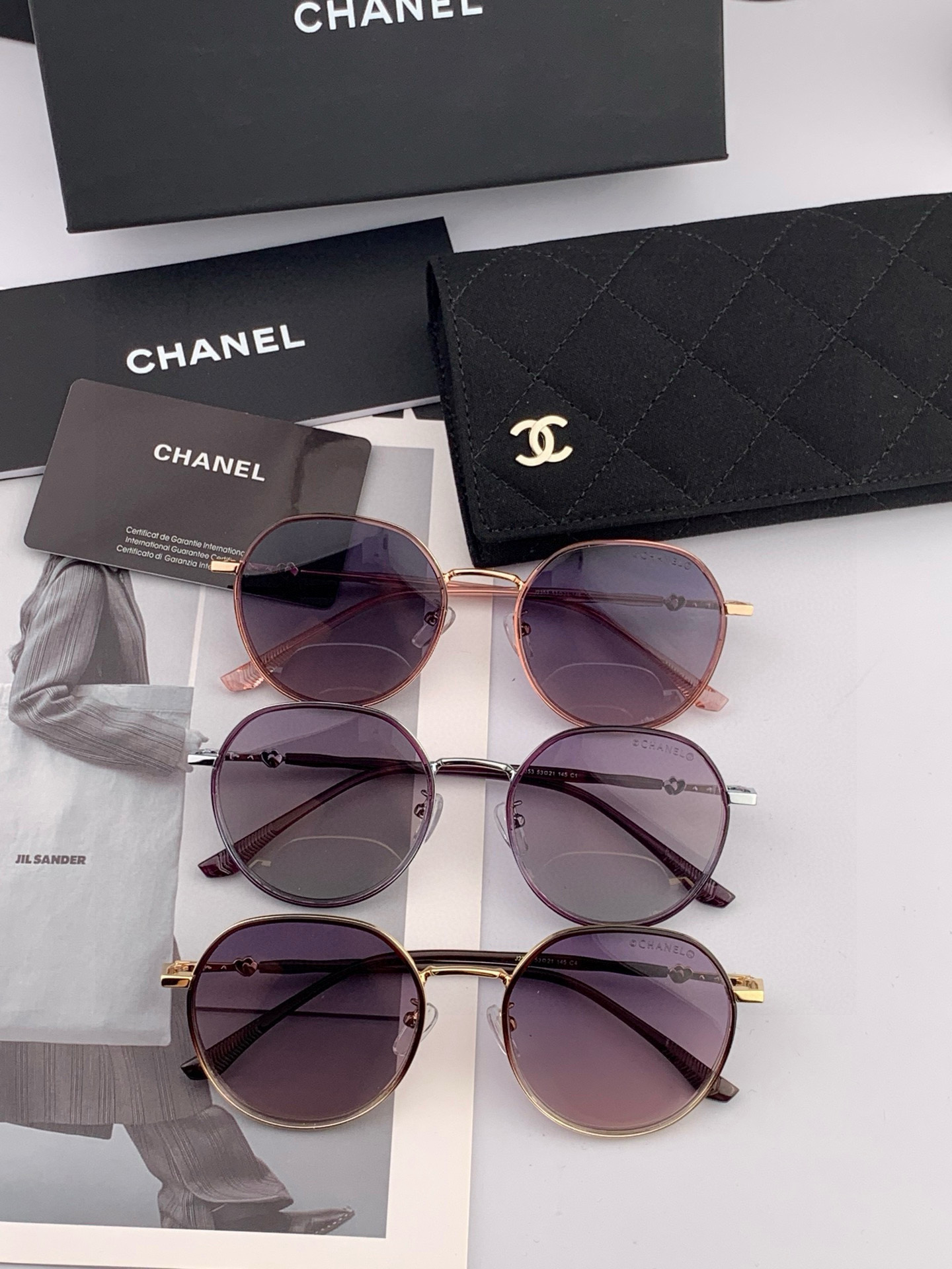 香奈儿 2025开春新款太阳镜 各路网红纷纷带起气场满分‼️ 俏皮甜美.上脸效果更佳.金属质感超好 型号