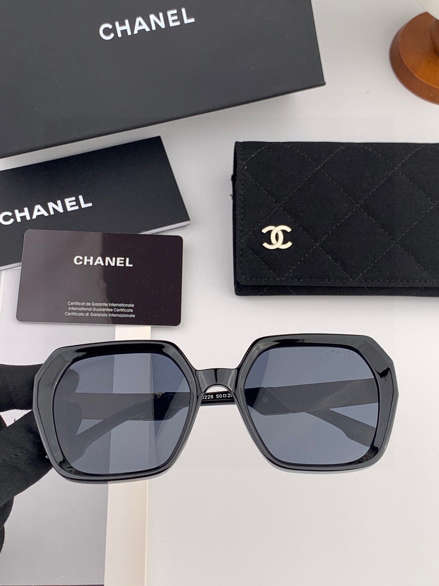 【CHANEL】香奈儿 2025新款潮流爆款 时尚方框太阳镜 佩戴舒适 网红潮款墨镜 女士高清加厚偏光太