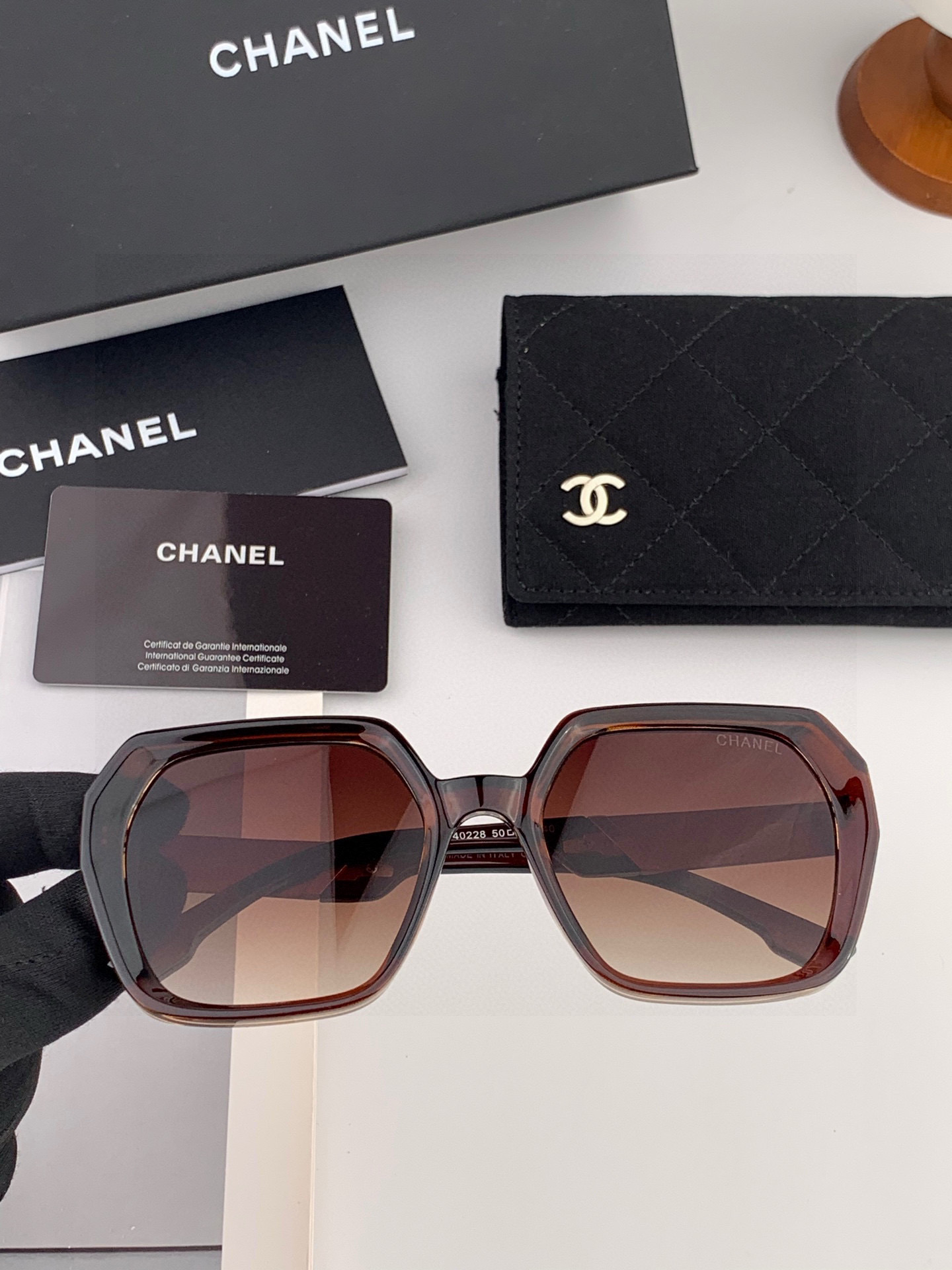 【CHANEL】香奈儿 2025新款潮流爆款 时尚方框太阳镜 佩戴舒适 网红潮款墨镜 女士高清加厚偏光太