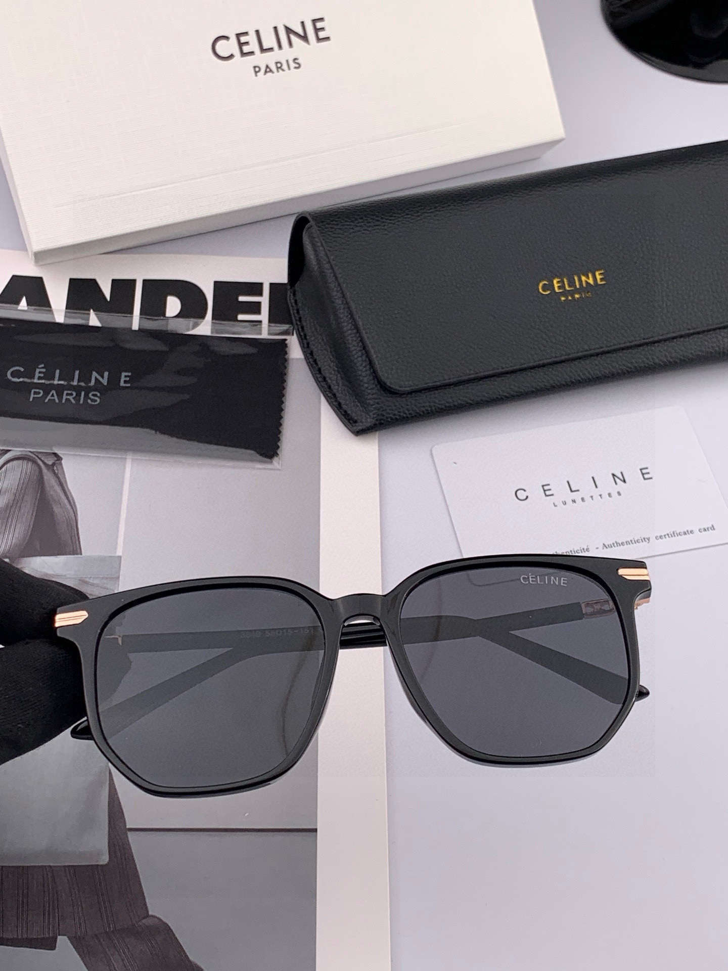 🌷🌷瑟琳新款到货🆕🆕TR材制作而成[酷][酷]高品质 2️⃣色潮品[强][强]大框型太阳镜➕简约logo