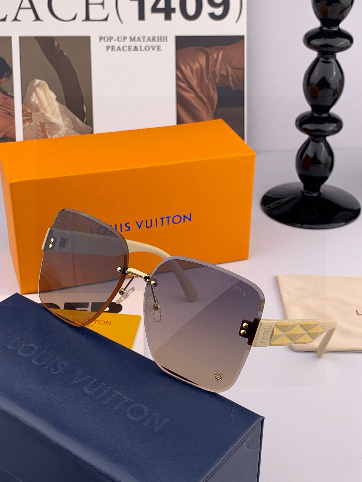 lv大框太阳镜墨镜经典的方框设计，不挑脸型，无论搭配大衣还是连衣裙都非常显气质尼龙镜片预防紫外线 型号：