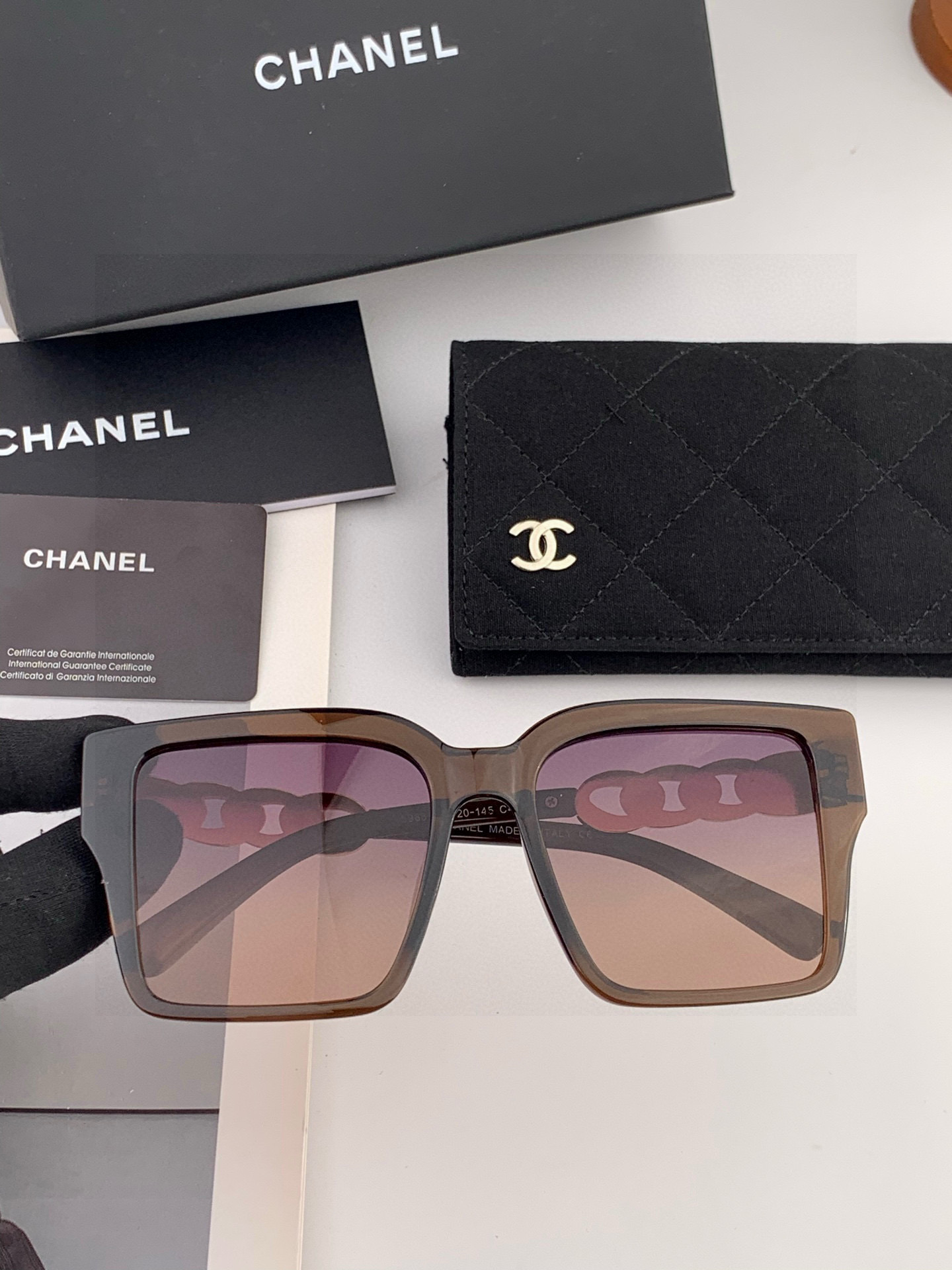 🎊。Chane✨新款女装太阳眼镜 镜腿高档 香奈儿专属LOGO使眼镜更具有国际大牌范 ☺️😘工艺精湛 高