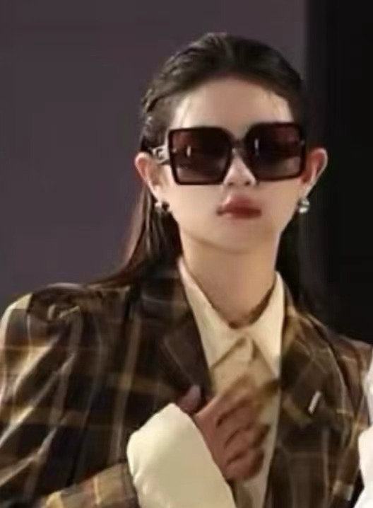 GUCCI 2025开春新款太阳镜 各路网红纷纷带起气场满分‼️ 俏皮甜美.上脸效果更佳.金属质感超好 