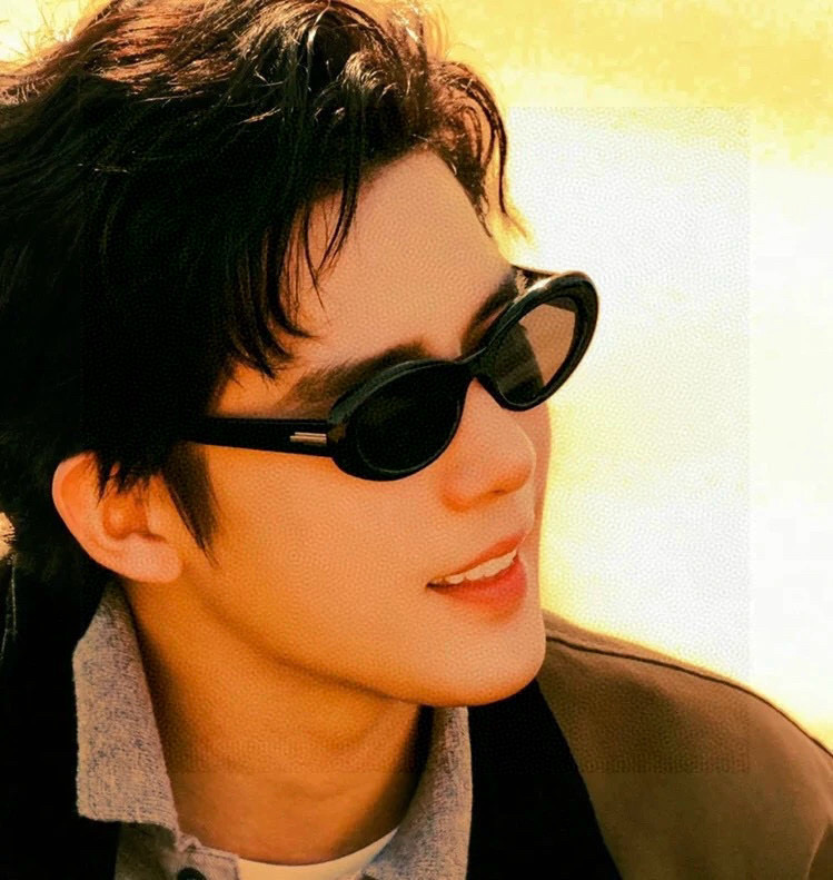 【TR偏光系列】Gucci 经典的小框设计，情侣款不挑脸型，无论搭配大衣还是连衣裙都非常显气质偏光镜片预