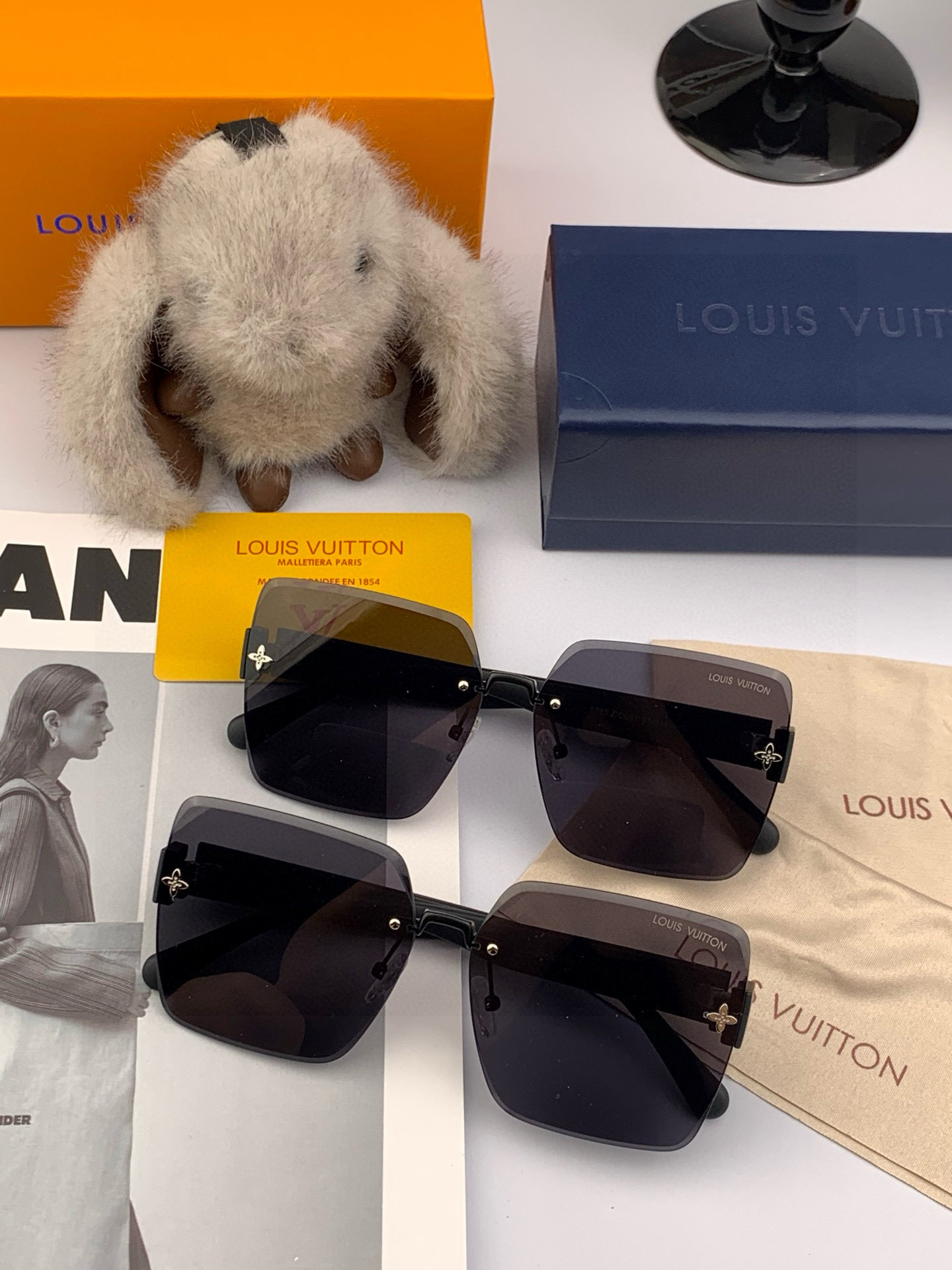 lv大框太阳镜墨镜经典的方框设计，不挑脸型，无论搭配大衣还是连衣裙都非常显气质预防紫外线 型号：L597