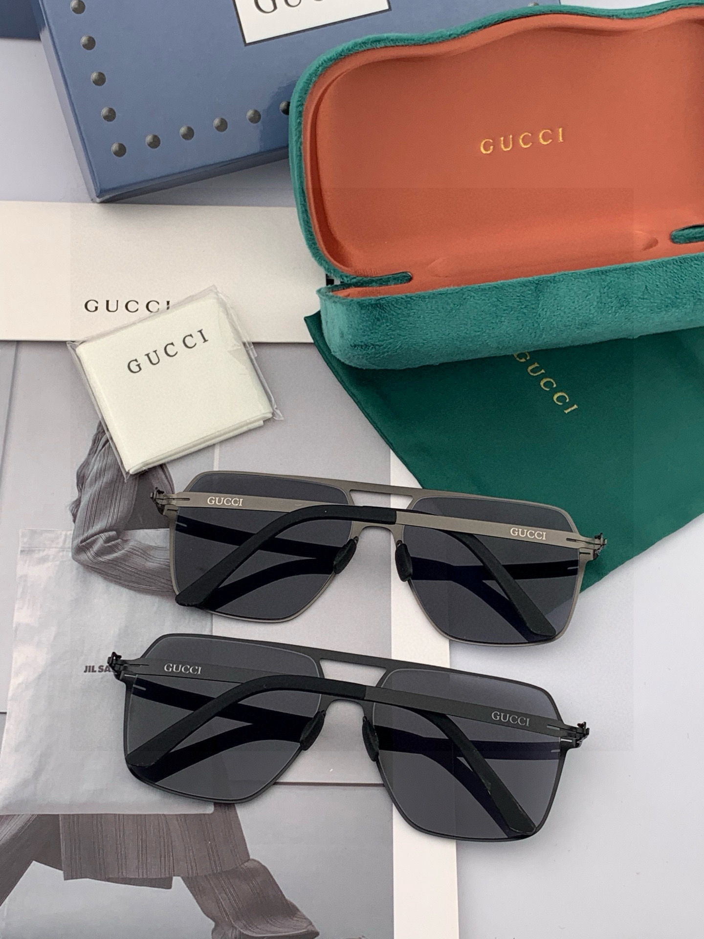 GUCC* 2025 新款男女情侣款太阳iP电镀永不褪色 卖点：超轻超有弹性整幅眼镜无螺丝重要的是压不坏