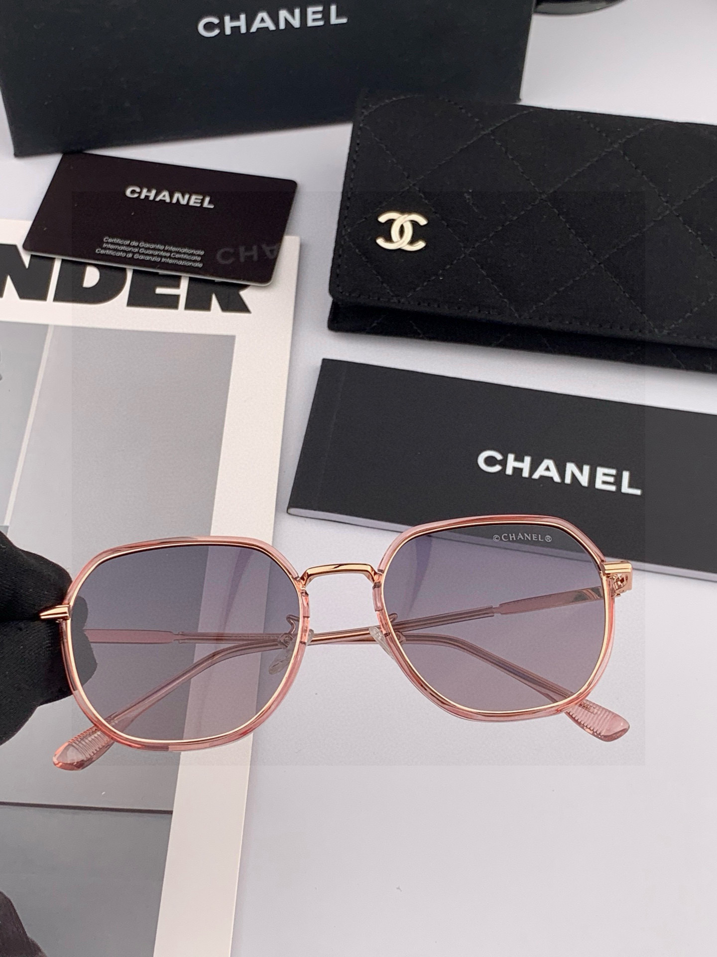 新品CHANEL 香奈儿太阳镜以独特魅力和前卫风格诠释春夏最新眼镜，质感超好佩带舒适 型号：CH9375