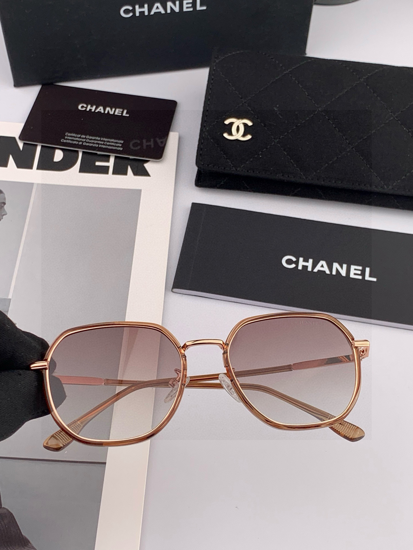 新品CHANEL 香奈儿太阳镜以独特魅力和前卫风格诠释春夏最新眼镜，质感超好佩带舒适 型号：CH9375