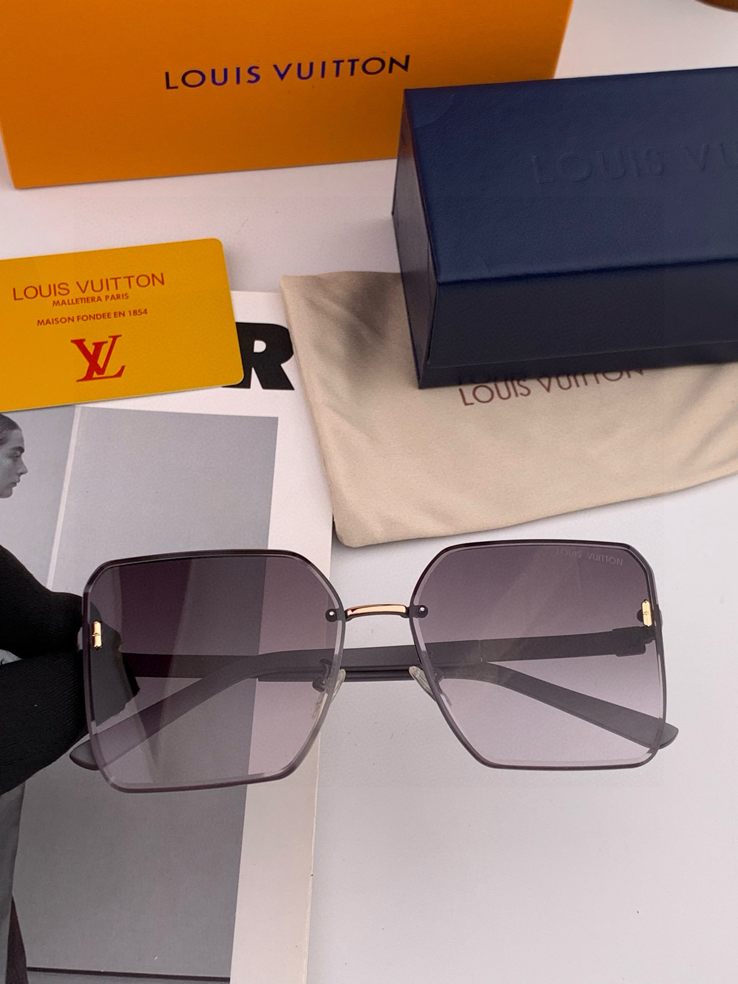 【TR尼龙偏光系列】lv大框太阳镜墨镜经典的方框设计，不挑脸型，无论搭配大衣还是连衣裙都非常显气质尼龙偏