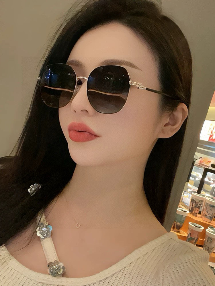 Gucci 。 高品质男女款墨镜 👍 进口宝丽来偏光镜片 。蛤蟆镜 开车钓鱼都可 。百搭显瘦墨镜韩版男士
