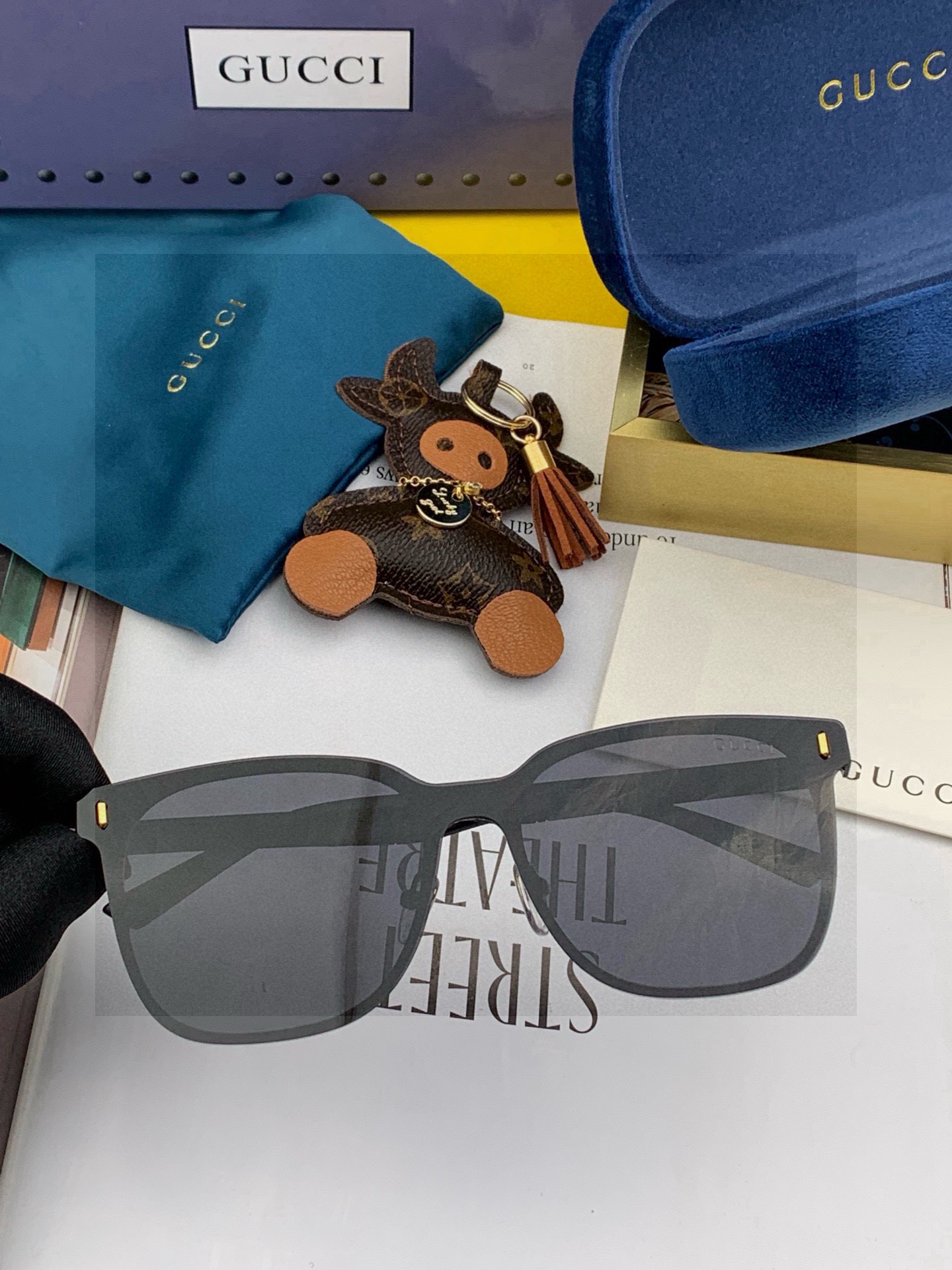 Gucci古奇 新款连体驶驾镜墨镜出行必众备多明星同款 太阳镜 男女太士阳镜飞行 型号：G075