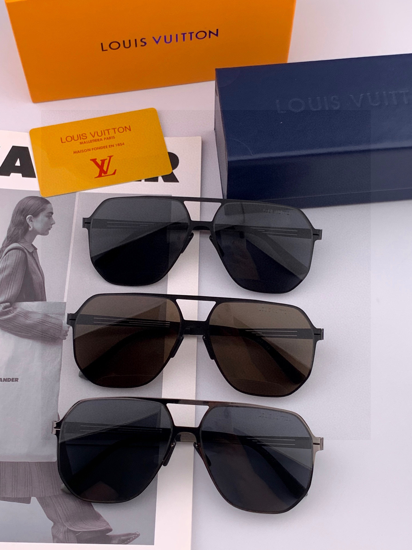 ♦️LV 2025新款男女情侣款太阳镜多边形墨镜iP电镀永不褪色 超轻超有弹性整幅眼镜无螺丝重要的是压不