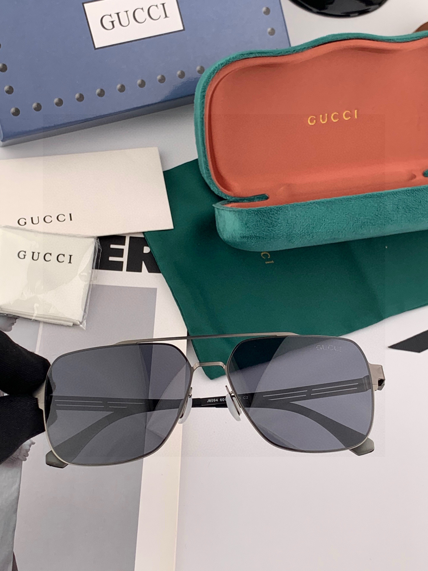 ♦️ GUCCI 2025新款男女情侣款太阳镜多边形墨镜iP电镀永不褪色 超轻超有弹性整幅眼镜无螺丝重要