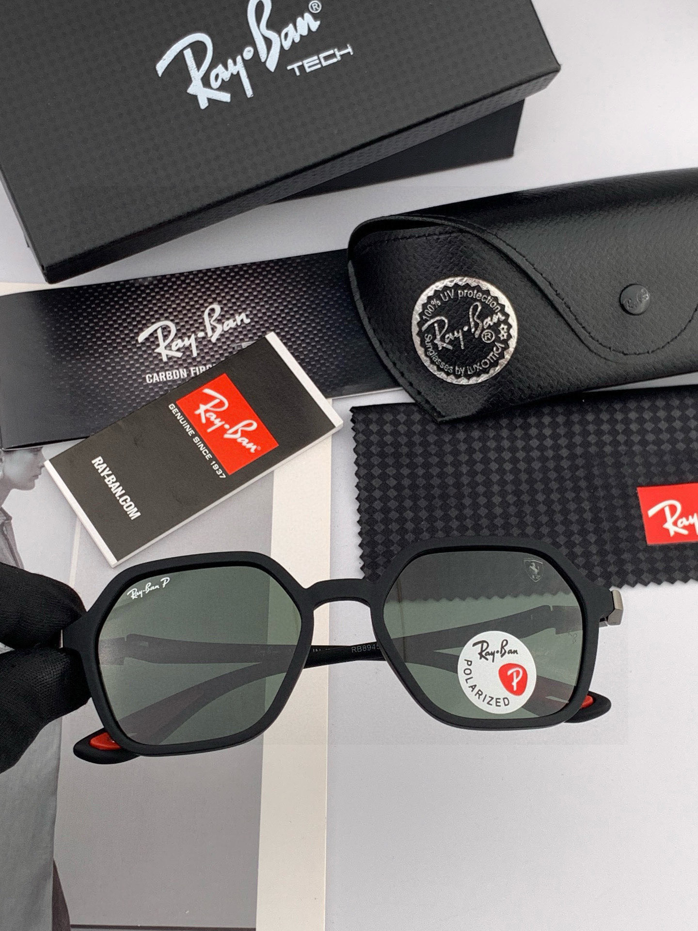 官方同步 品牌:雷朋经典男女士玻璃太阳镜 材质：美国宝丽来高清防爆钢化玻璃镜片 型号：RB5894