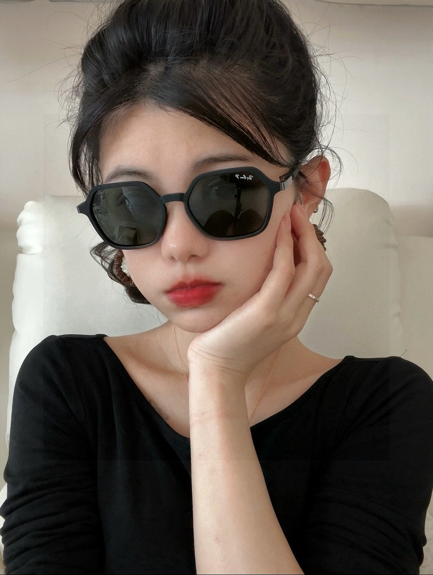 官方同步 品牌:雷朋经典男女士玻璃太阳镜 材质：美国宝丽来高清防爆钢化玻璃镜片 型号：RB5894