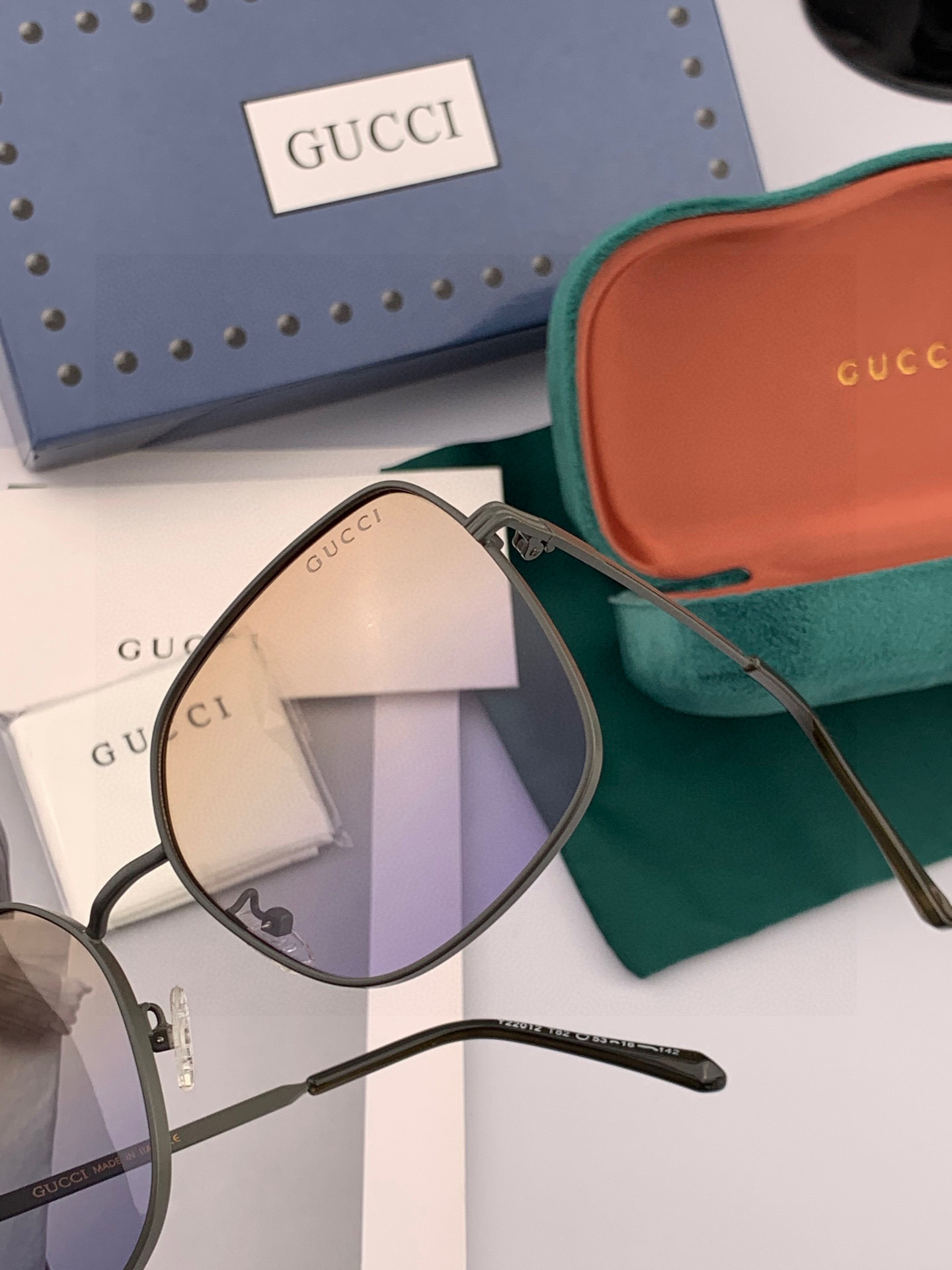 GUCCI 2025开春新款 最新款方框太阳镜 各路网红纷纷带起气场满分‼️ 俏皮甜美.上脸效果更佳.金