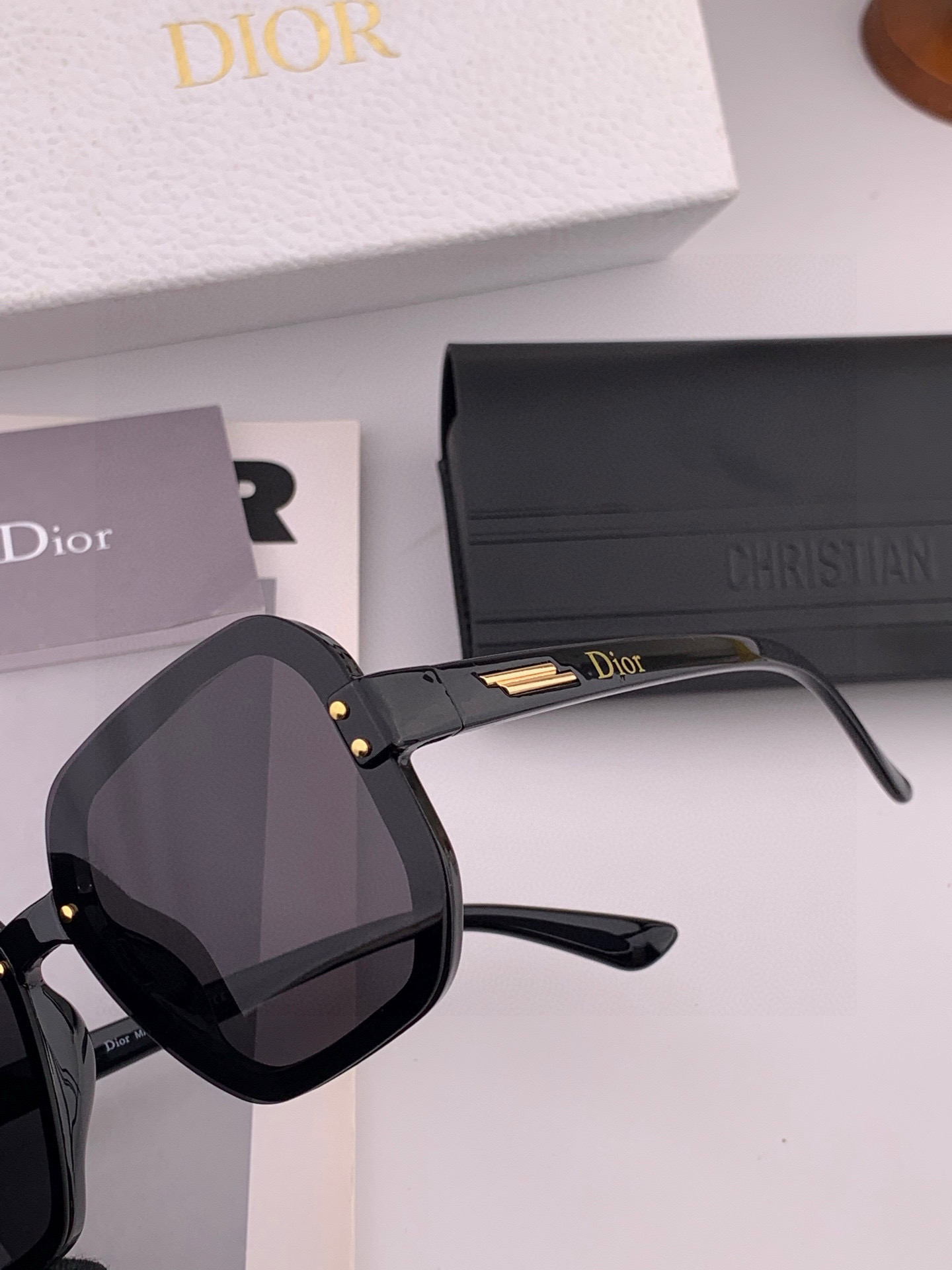 TR版本-偏光【独家大牌太阳镜无滤镜‼实拍上架 Dior官网最新发布新款太阳镜🕶，注意⚠我们是高清镜片，