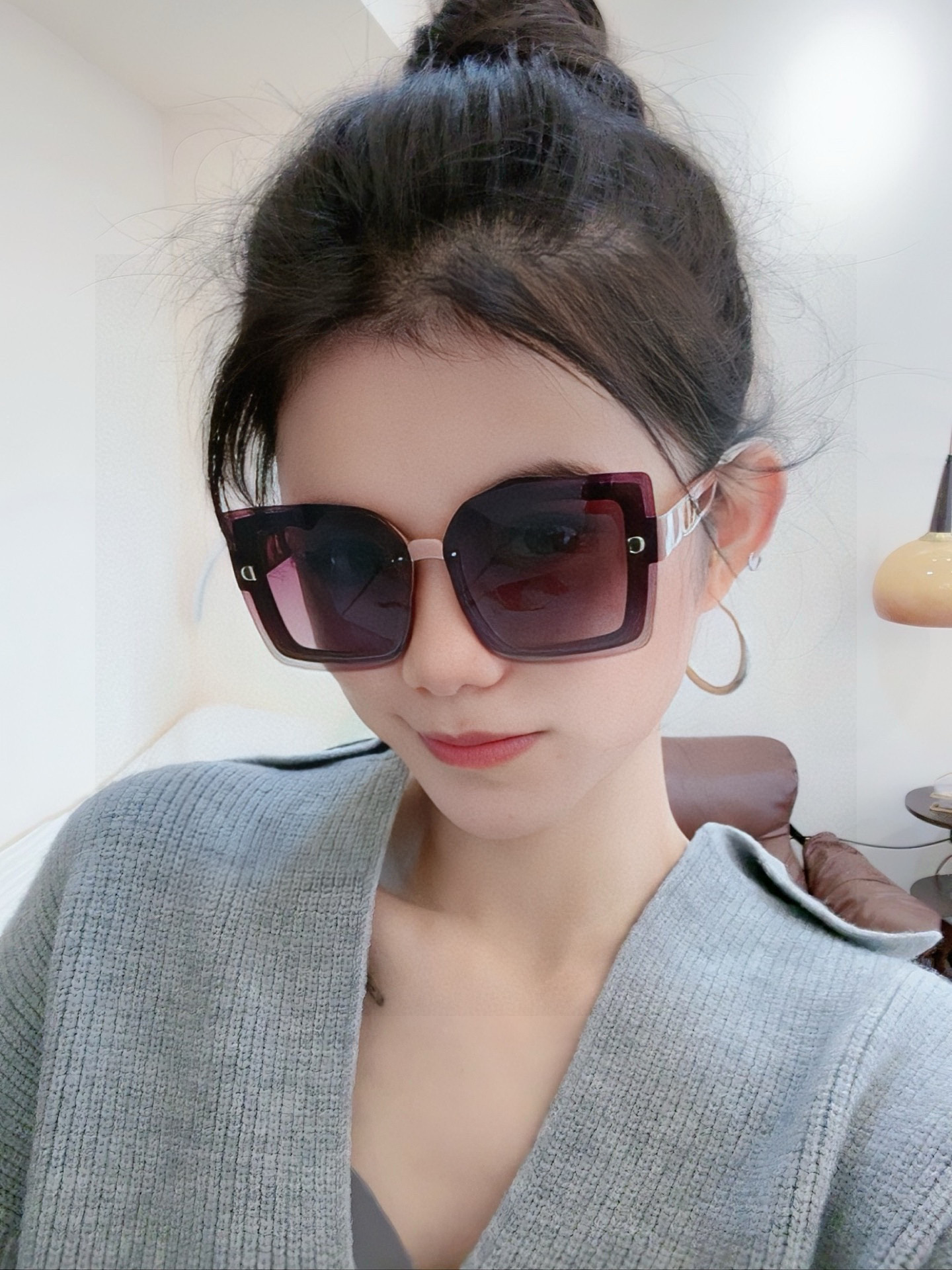 Dior2025新款偏光太阳镜 款式多 。经典的方框设计，不挑脸型，无论搭配大衣还是连衣裙都非常显气质 