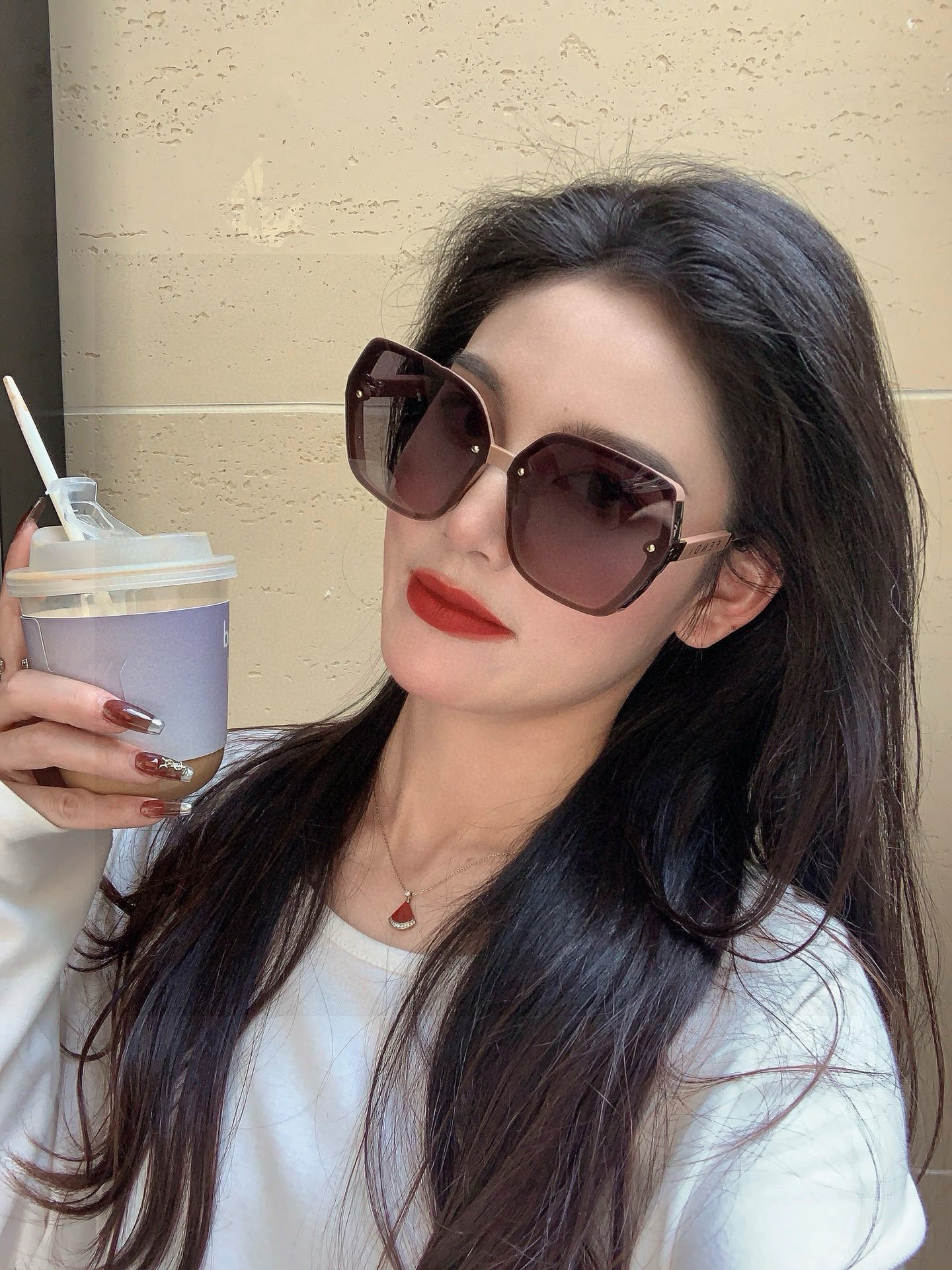 芬迪 2025开春新款 方框太阳镜 各路网红纷纷带起气场满分‼️ 俏皮甜美.上脸效果更佳.金属质感超好 