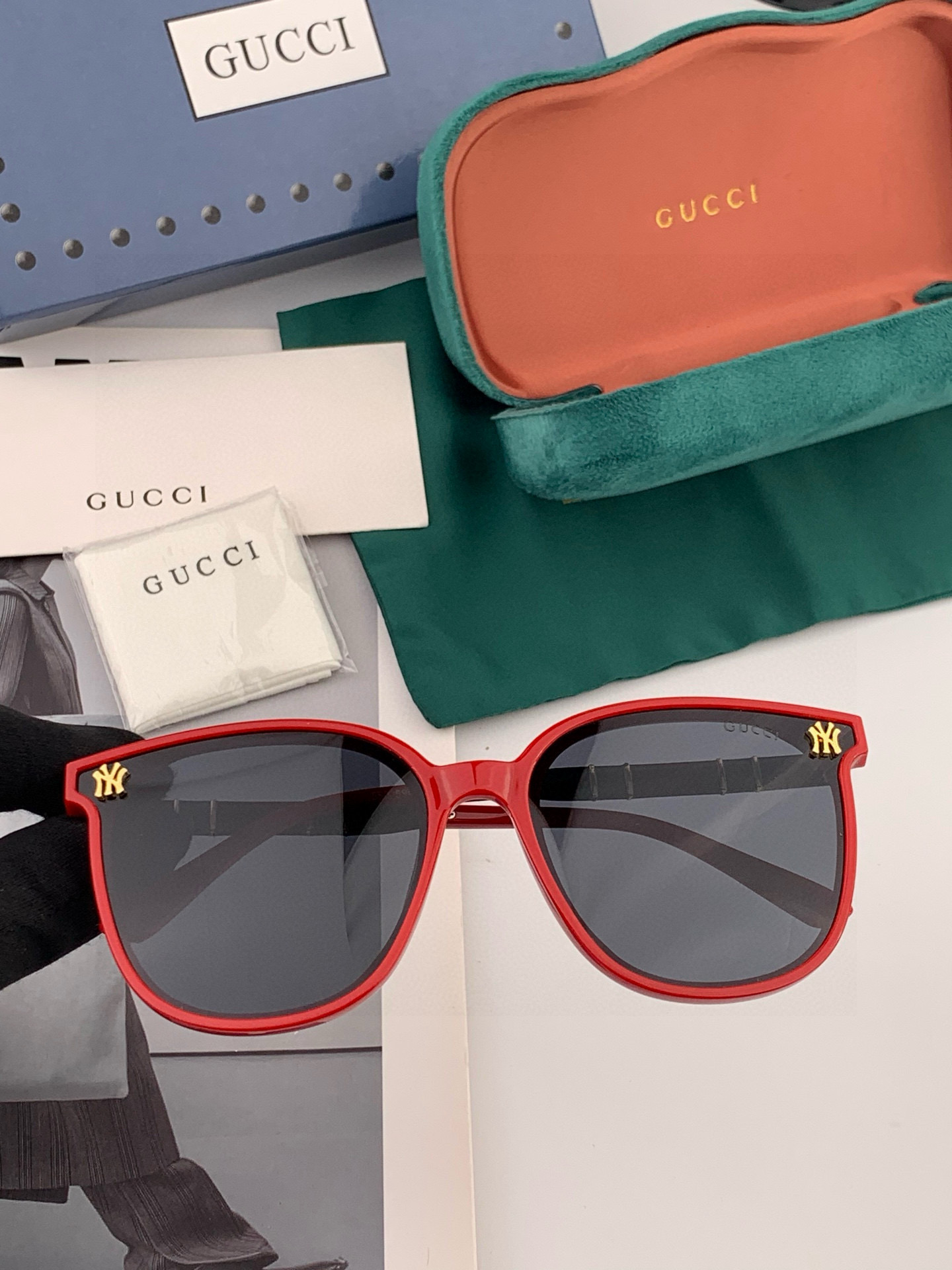 【TR偏光系列】 Gucci联名系列限量版经典的圆框设计，不挑脸型，无论搭配大衣还是连衣裙都非常显气质偏