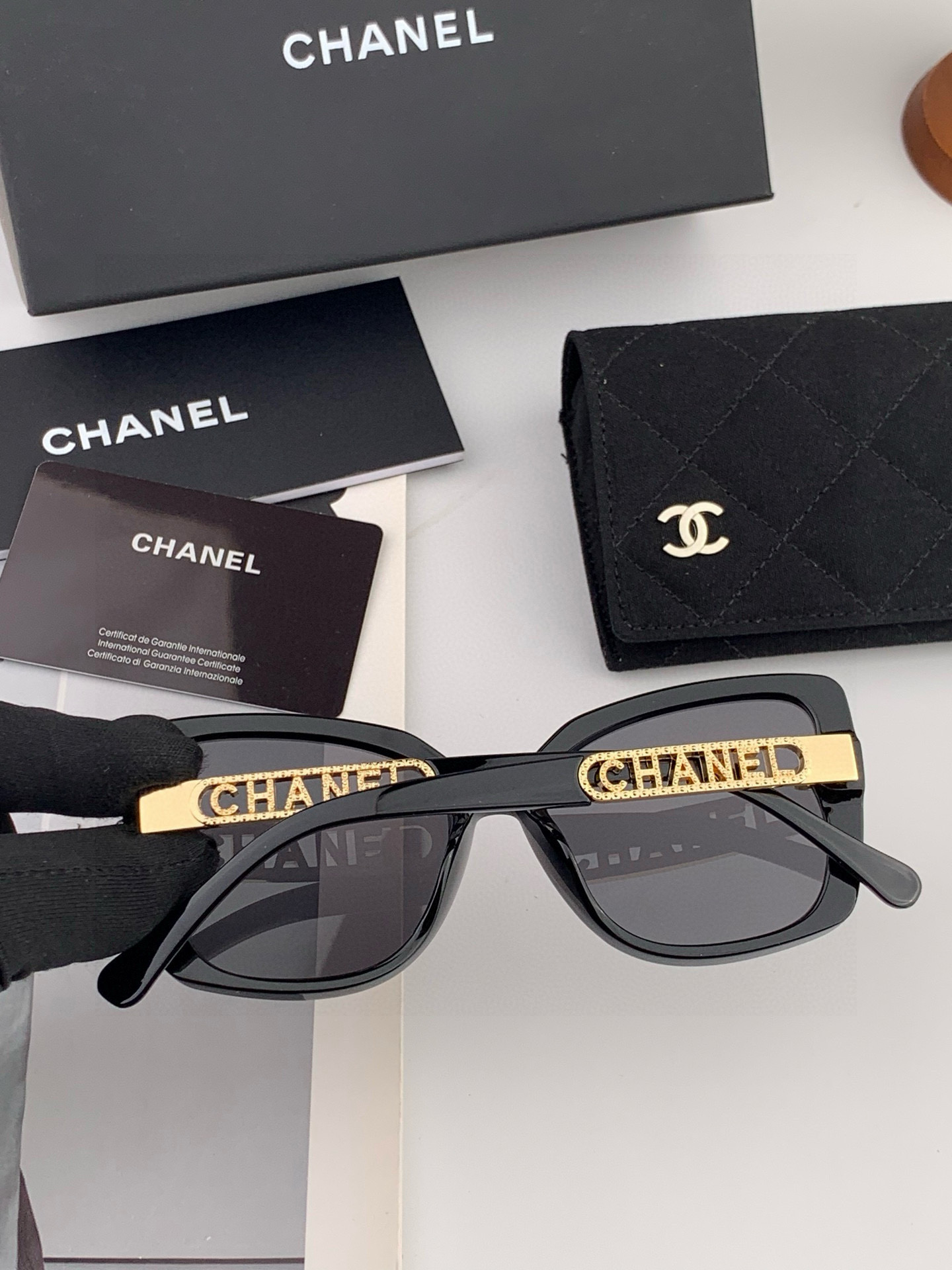 新品CHANEL 香奈儿太阳镜以独特魅力和前卫风格诠释春夏最新眼镜，质感超好佩带舒适 型号：CH8551