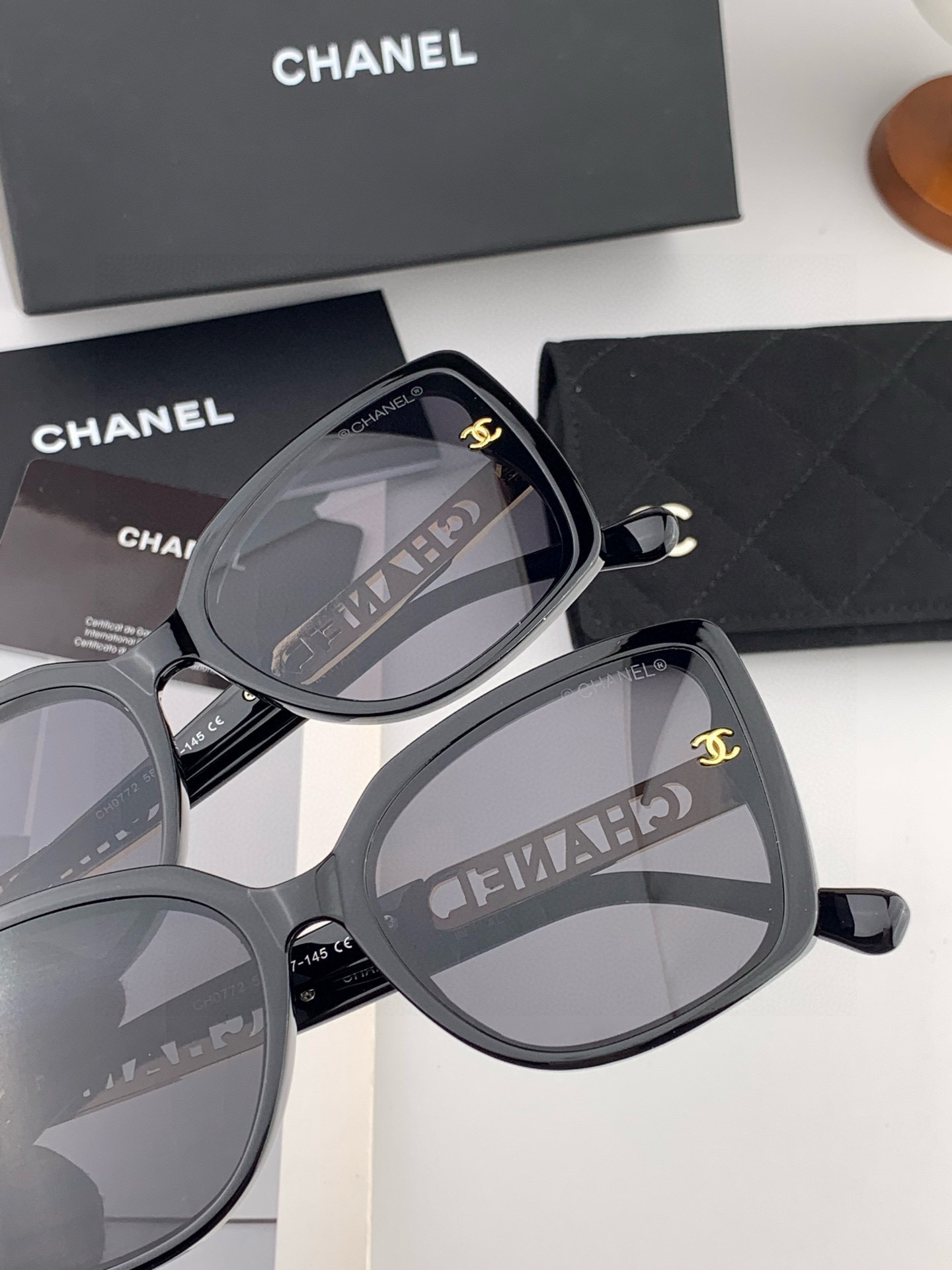 新品CHANEL 香奈儿太阳镜以独特魅力和前卫风格诠释春夏最新眼镜，质感超好佩带舒适 型号：CH8551