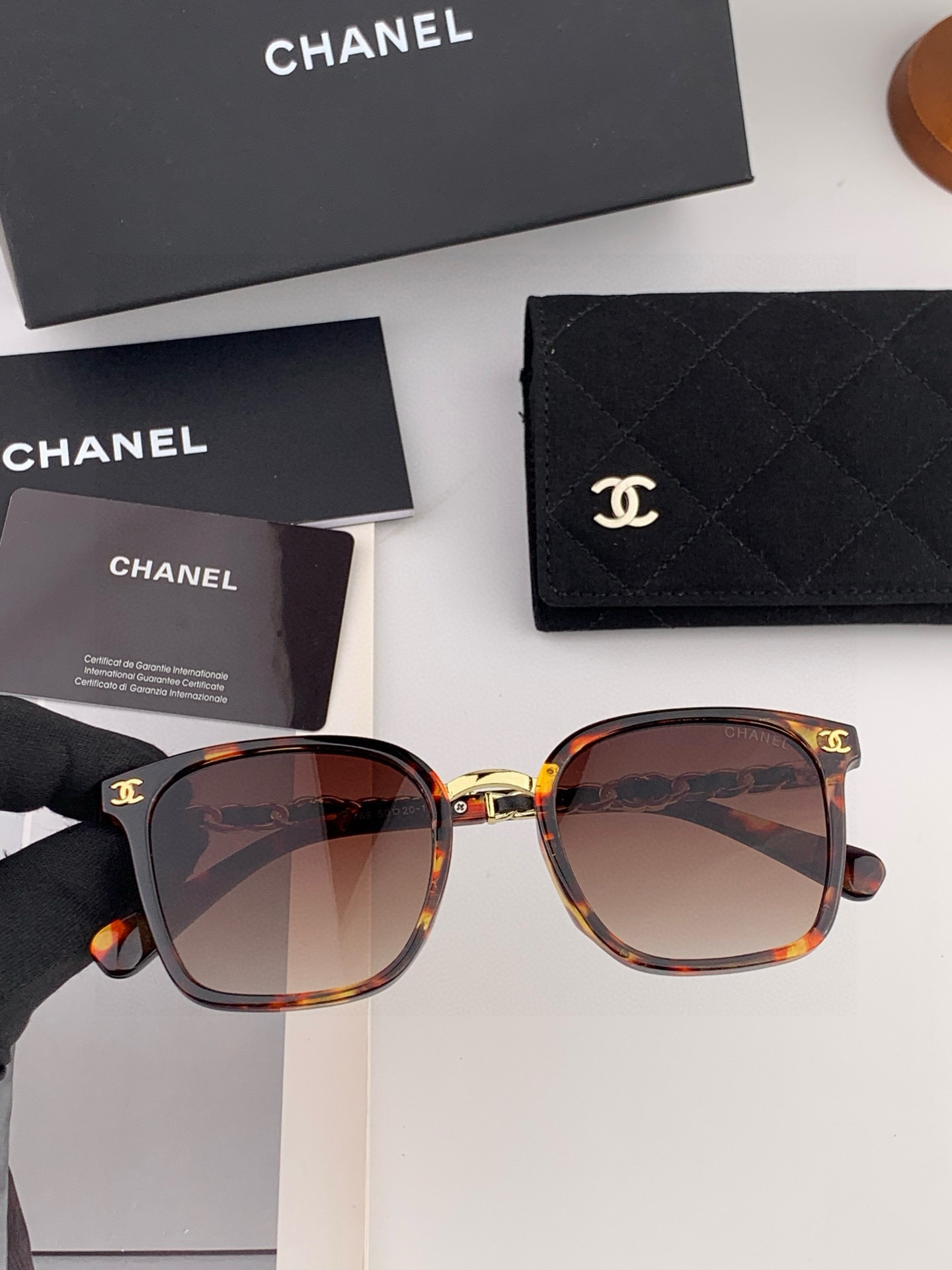 🔺CHANEL🔻2025官方早春新款，众多明星同款[色]香奈儿‼️‼️新款大框墨镜 ，🌈🌈宝丽来超清太阳